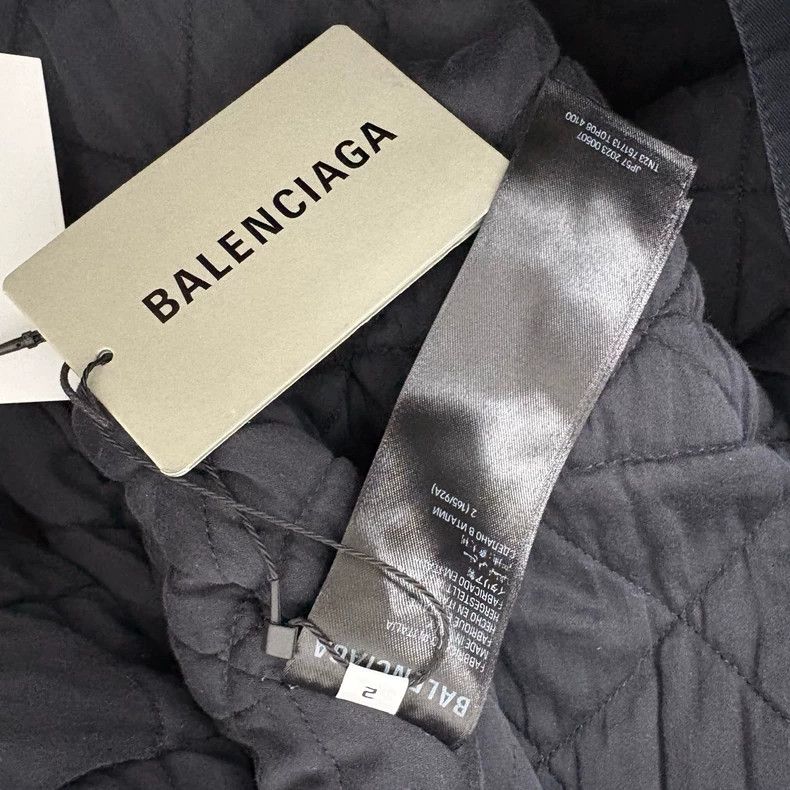 Balenciaga Balenciaga Carhart washed four bags to make old hoodies. Size US M / EU 48-50 / 2 - 4 Thumbnail