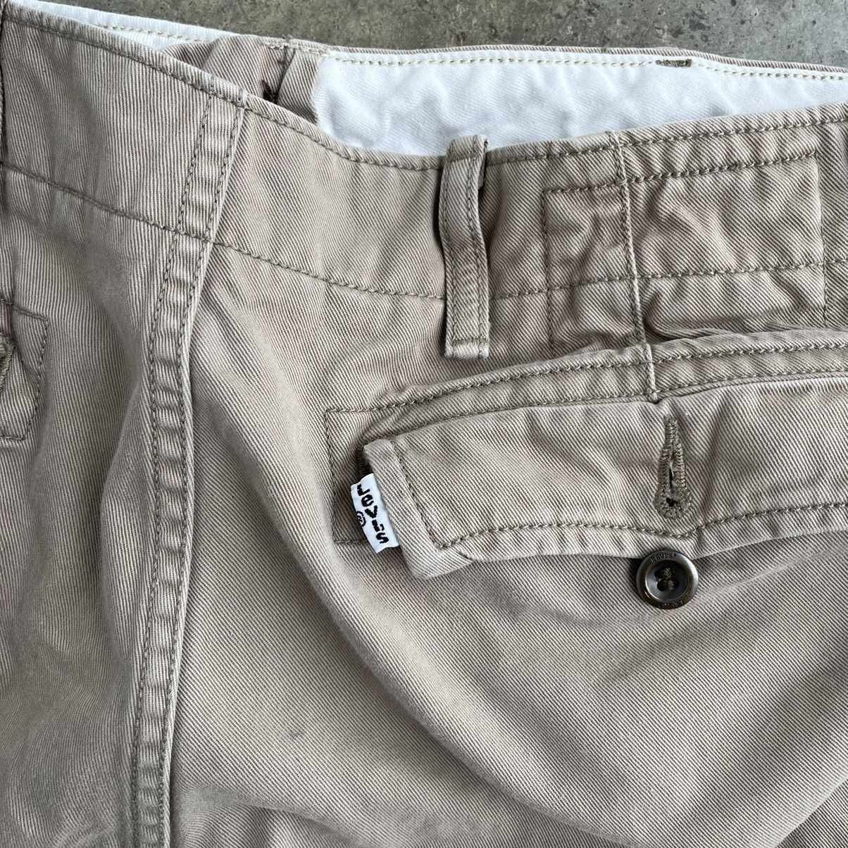 Levi's × Vintage Y2K Levi's white tab cargo shorts skater workwear style 32 Size US 32 / EU 48 - 3 Thumbnail