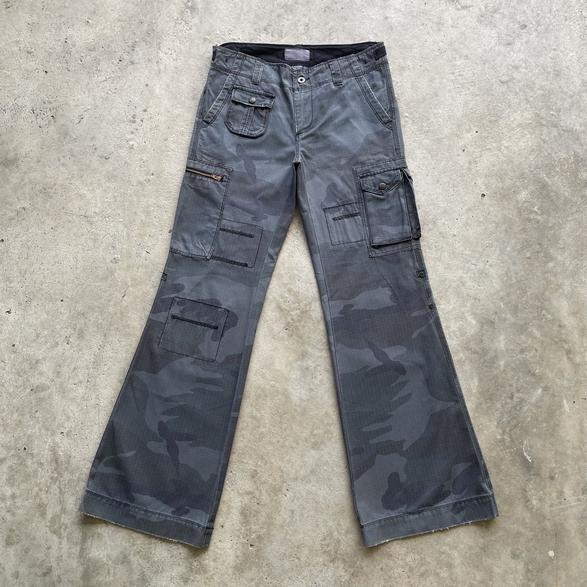 Polo Ralph Lauren Vintage Polo Ralph Lauren Flare Faded Camo Cargo Pants Size US 30 / EU 46 - 1 Thumbnail
