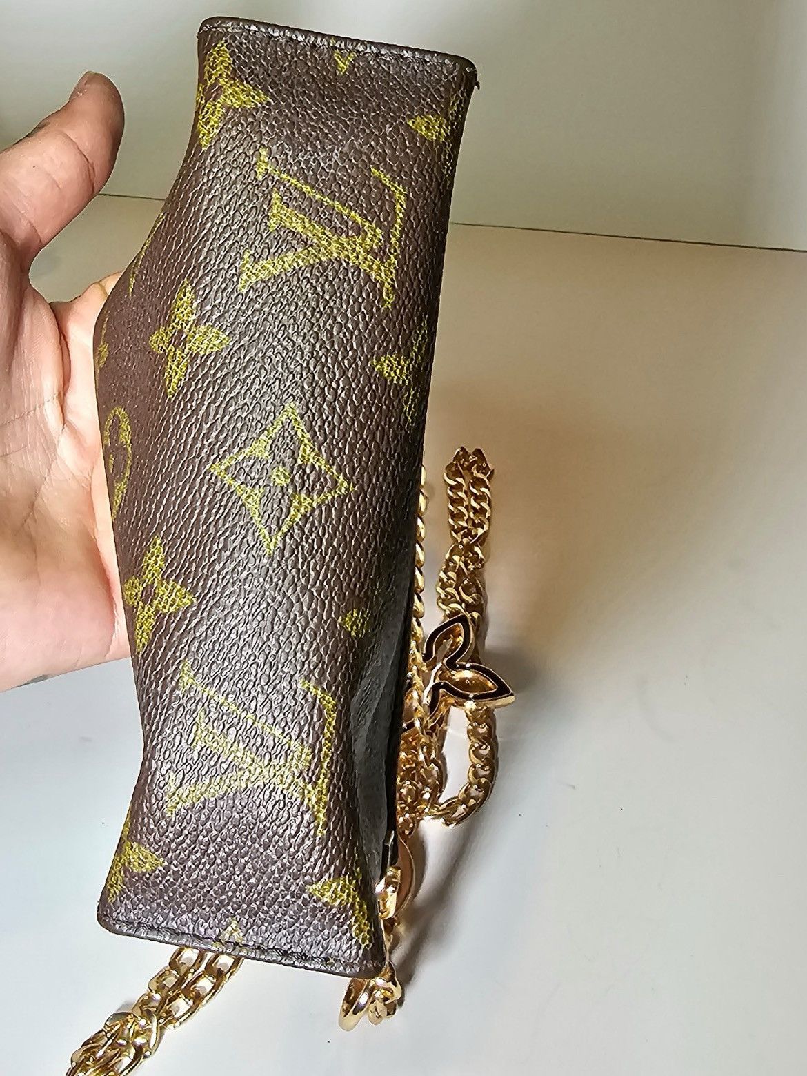Louis Vuitton Louis vuitton cross body tiny purse. Monogram. With chain Size ONE SIZE - 9 Thumbnail