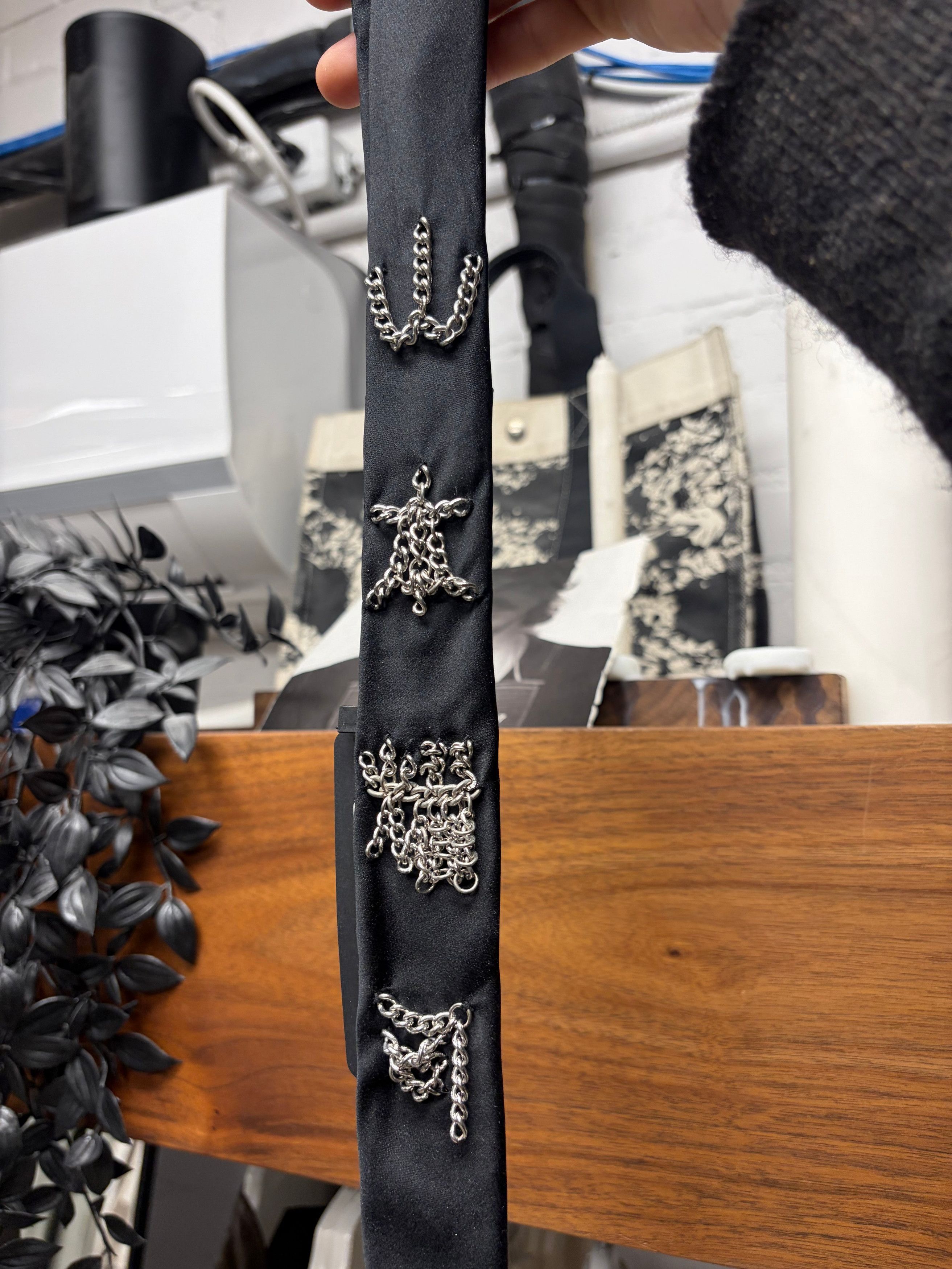 Yohji Yamamoto AW2016 Yohji Yamamoto Pour Homme ‘Chain Mail’ Black Silk Necktie Size ONE SIZE - 1 Thumbnail