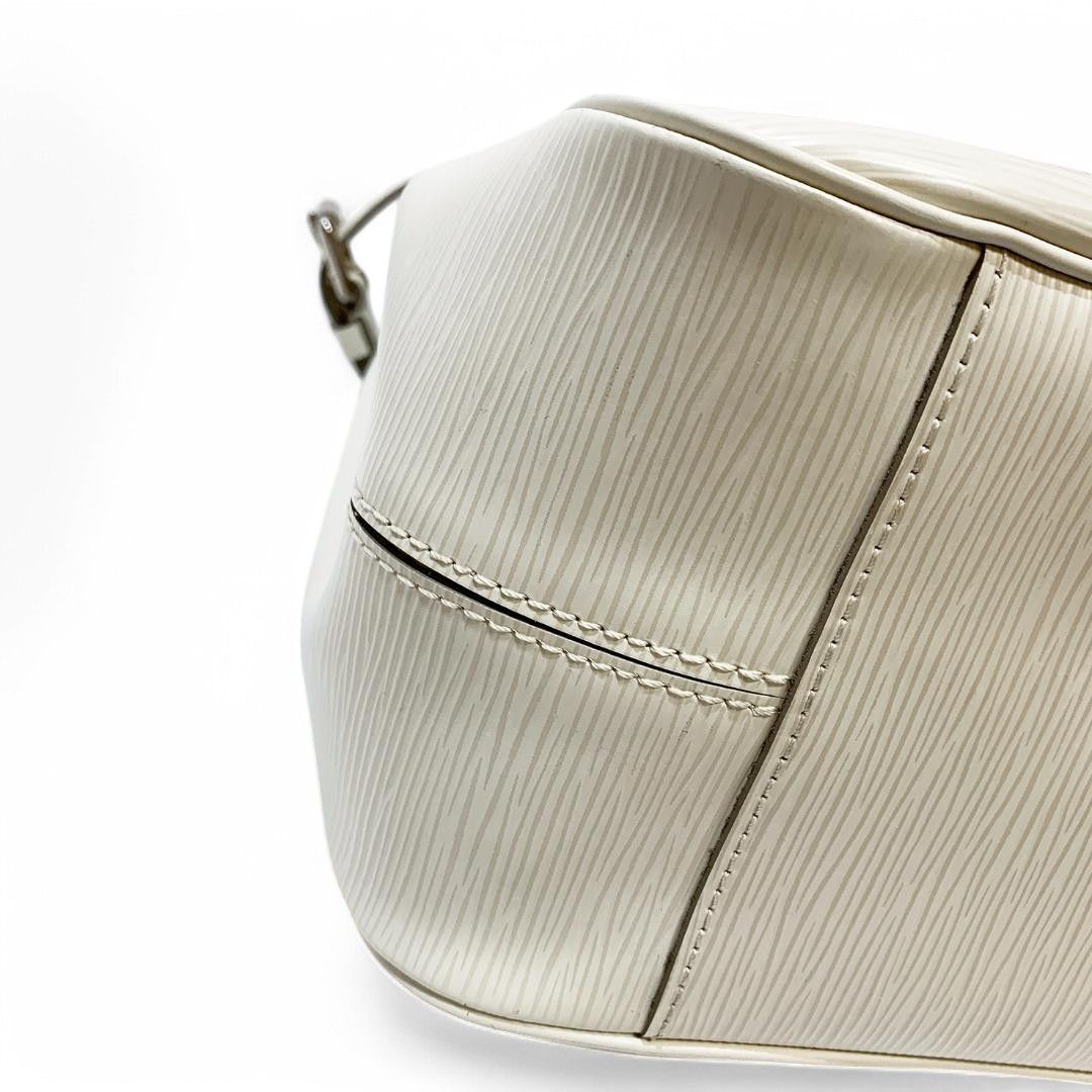 Louis Vuitton Louis Vuitton - Passy GM Handbag Leather Shoulder Bag White Size ONE SIZE - 5 Thumbnail