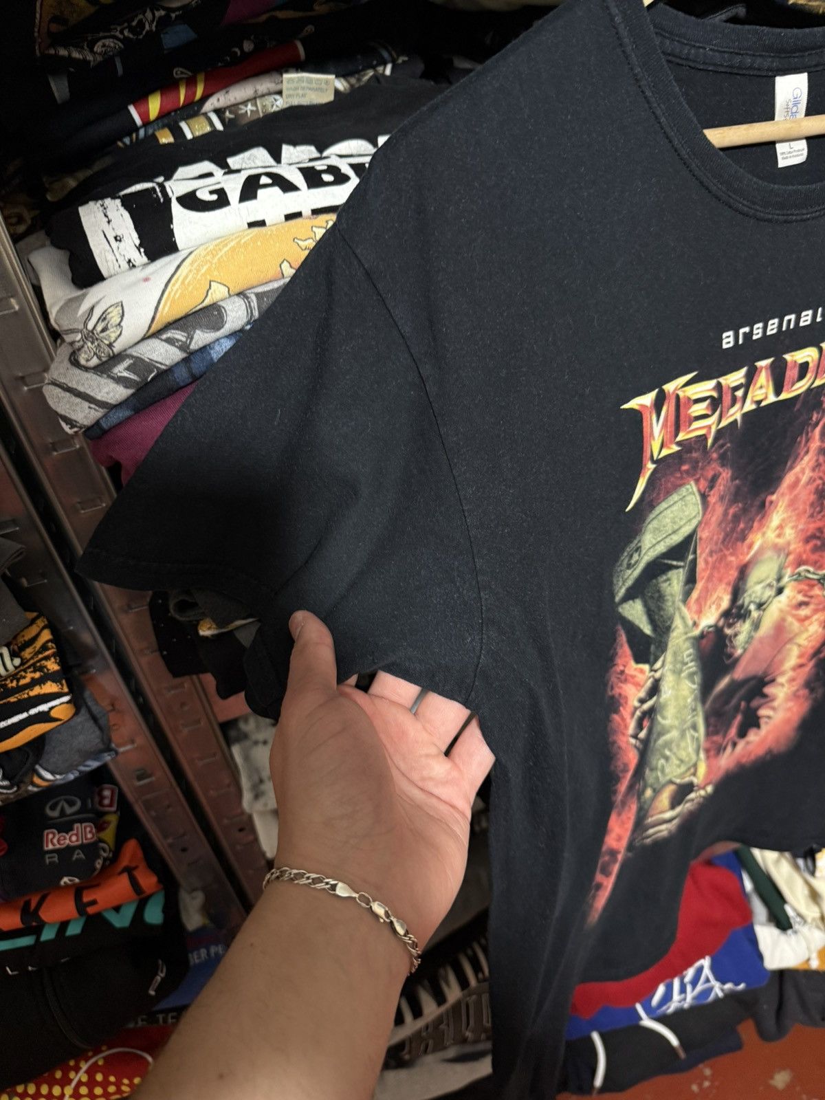Vintage Vintage 2010 Arsenal Of Megadeth Rock Band Tour T-Shirt Y2K Size US L / EU 52-54 / 3 - 6 Thumbnail