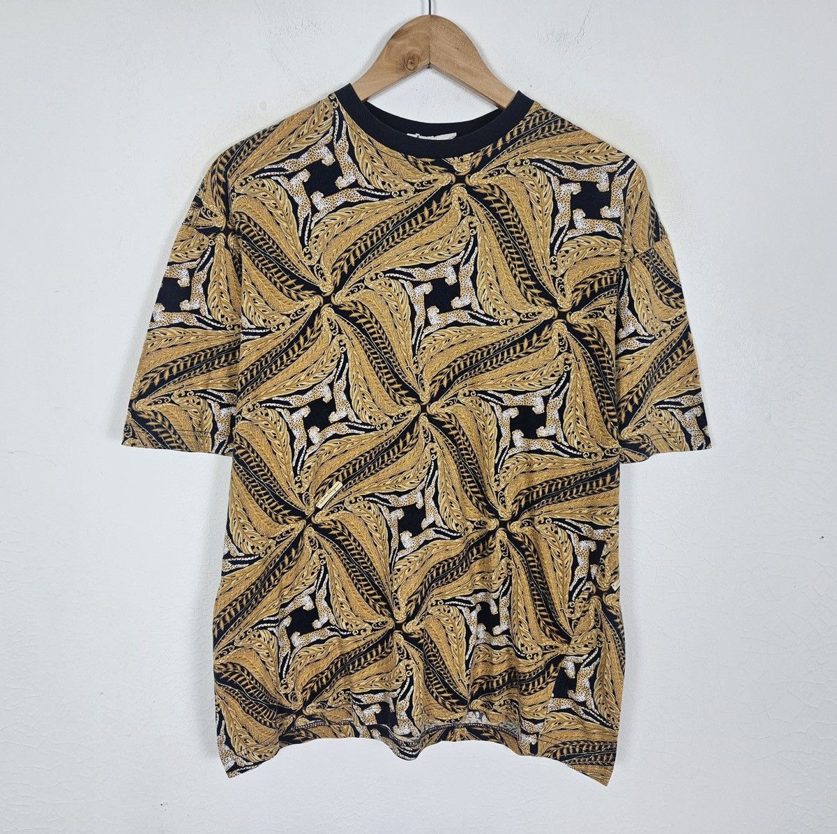 Salvatore Ferragamo Salvatore Ferragamo Leopard Print full print shirt Size US L / EU 52-54 / 3 - 3 Thumbnail