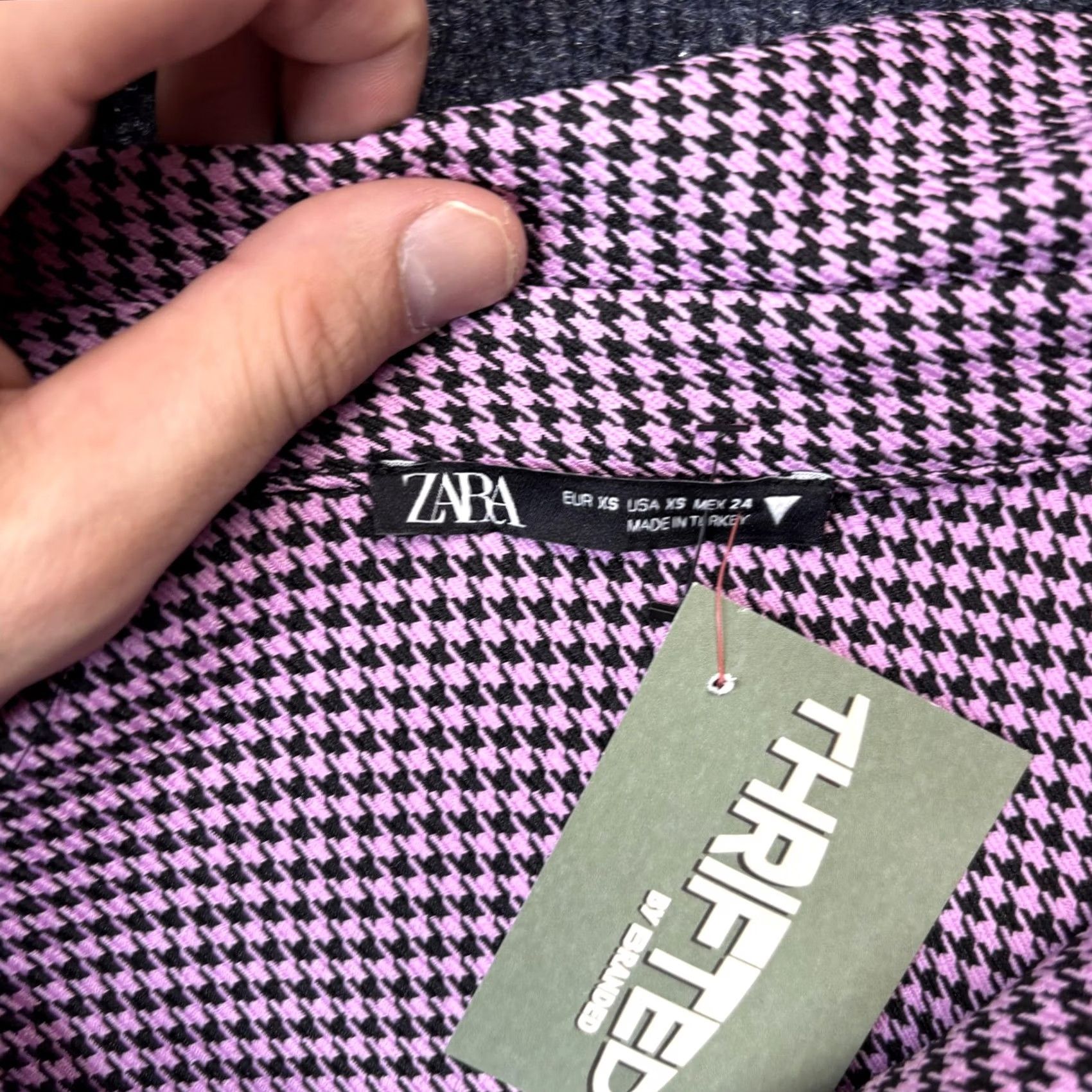 Zara VINTAGE? No, Zara Polo Shirt Womens XS Pink Check Cropped Collared Long Sleeve Houndstooth Sold? Size XS / US 0-2 / IT 36-38 - 2 Thumbnail