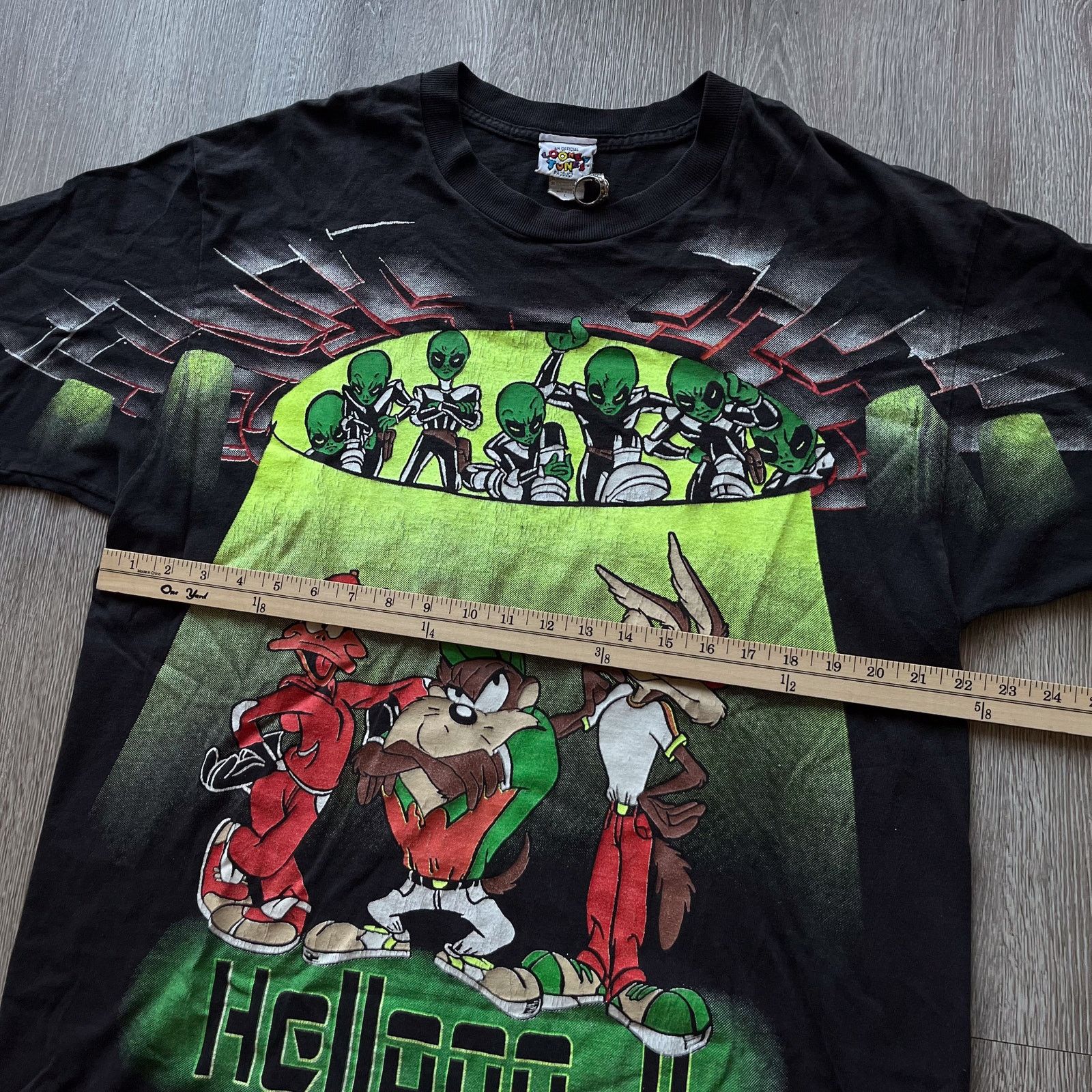 Vintage Vintage 90s Looney Tunes UFO Alien All Over Print T Shirt Size US L / EU 52-54 / 3 - 8 Thumbnail