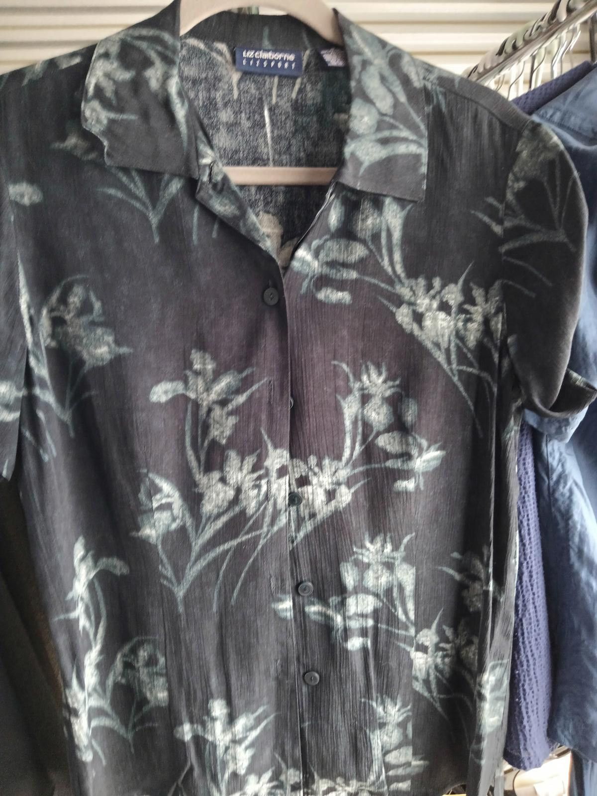 Designer Liz Claiborne Lizsport Short Sleeve Floral Print Shirt Size S / US 4 / IT 40 - 4 Thumbnail