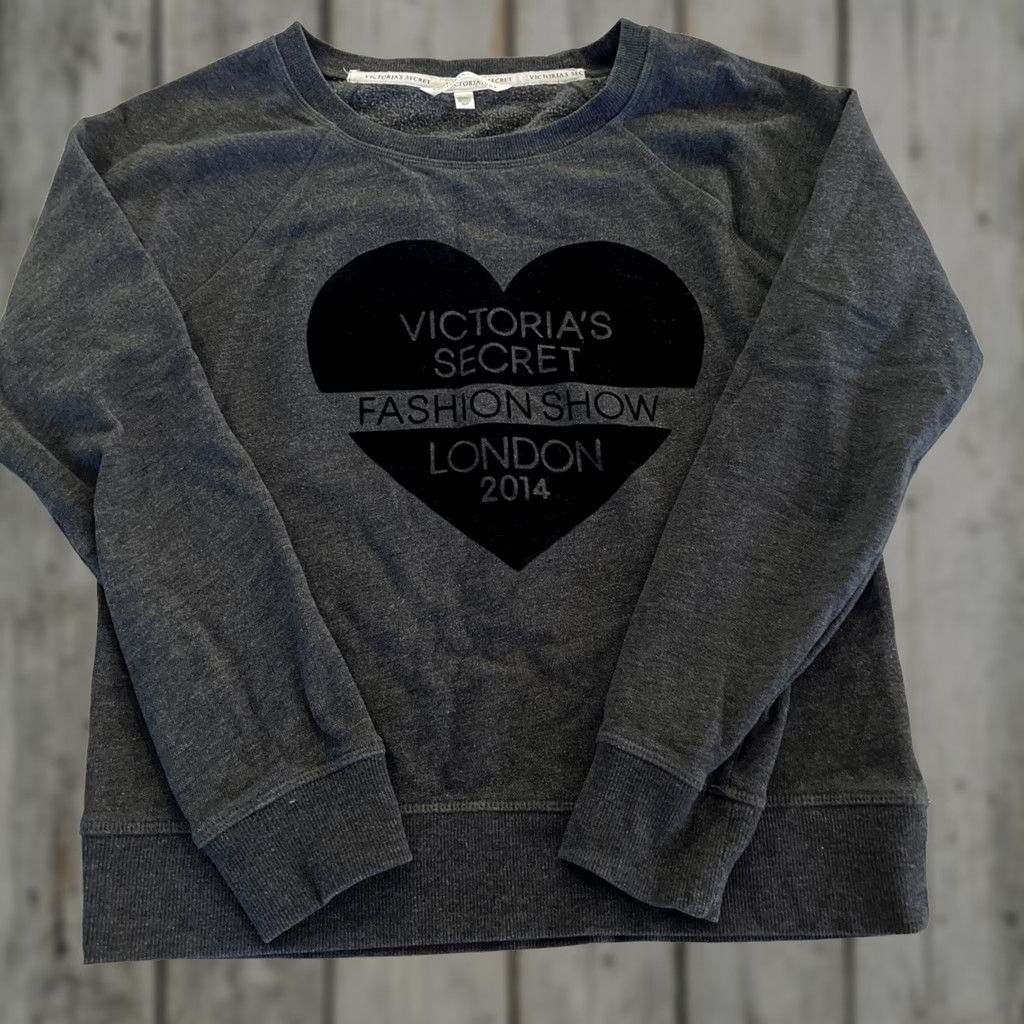 Victoria's Secret VICTORIA'S SECRET Sweatshirt Women S/P Fashion Show London 2014 Heart Grey S Regular Mens Womens Boys Girls Size S / US 4 / IT 40 - 1 Thumbnail