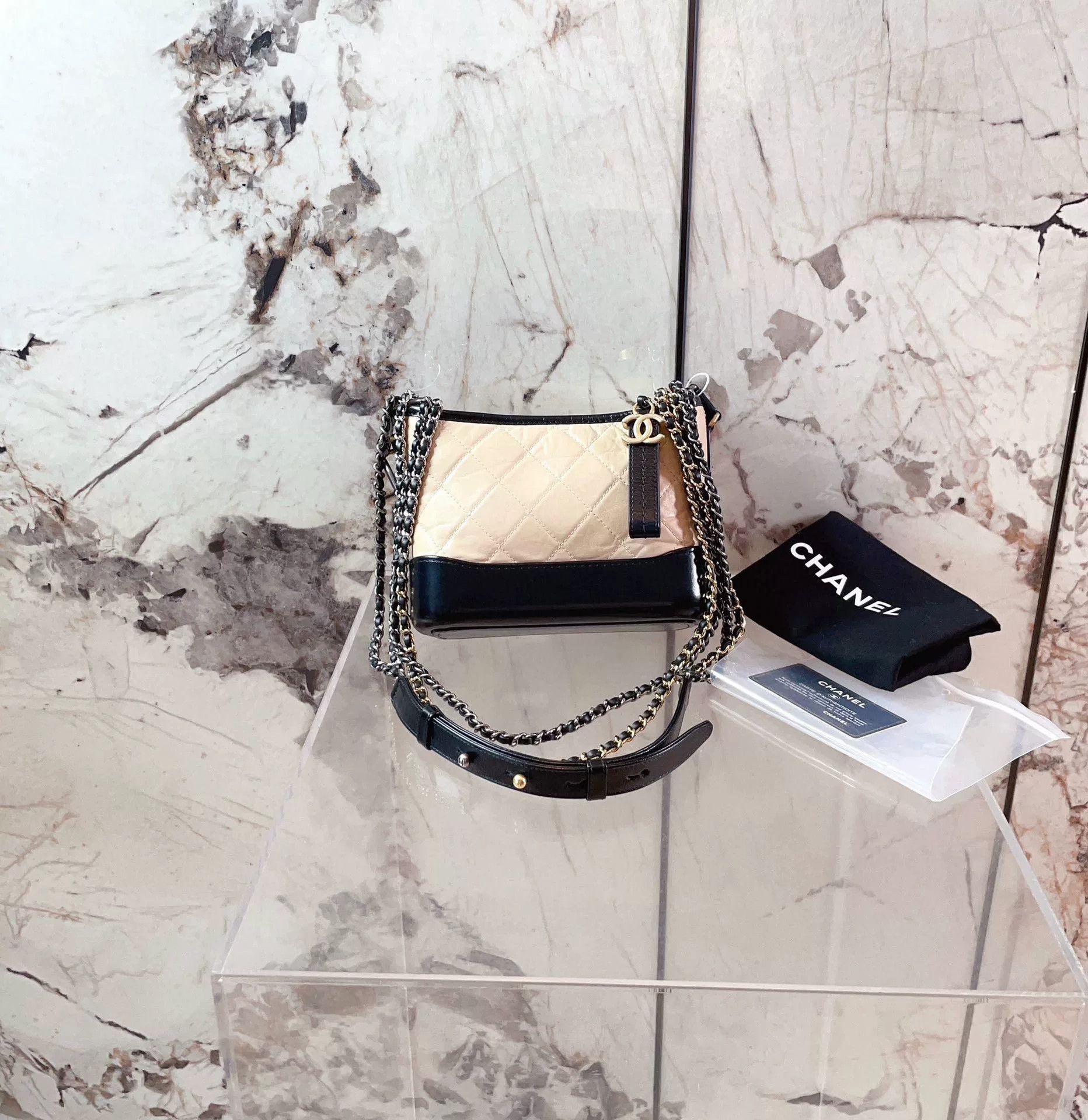 Chanel Pre-loved Bag Very good condition Size ONE SIZE - 1 Thumbnail