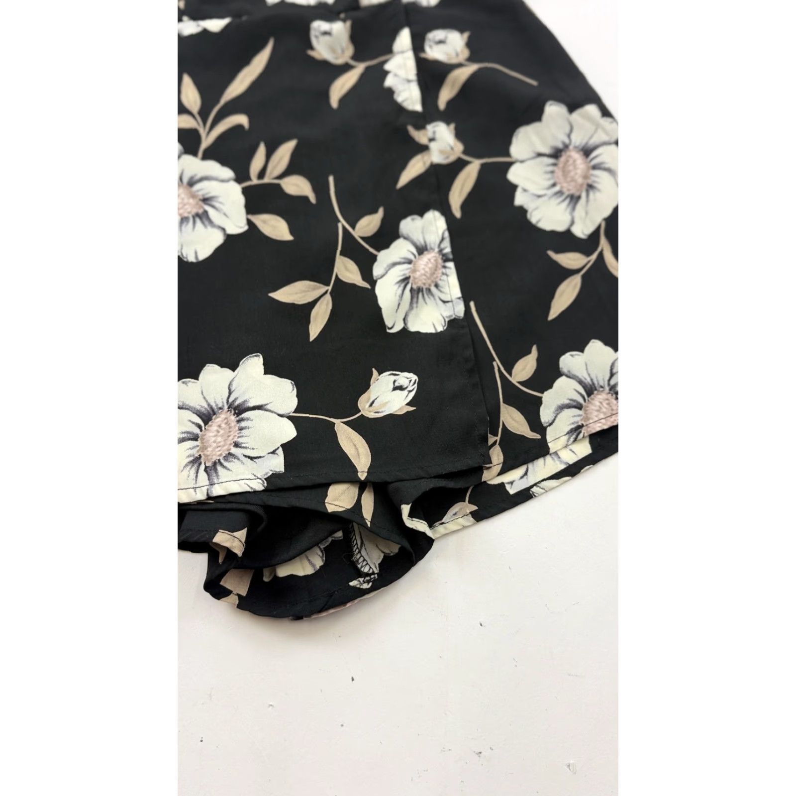 Lulus Lulus Romper Womens Small Black Floral Wrap Front Skort Spaghetti Strap V Neck Size 28" / US 6 / IT 42 - 2 Thumbnail