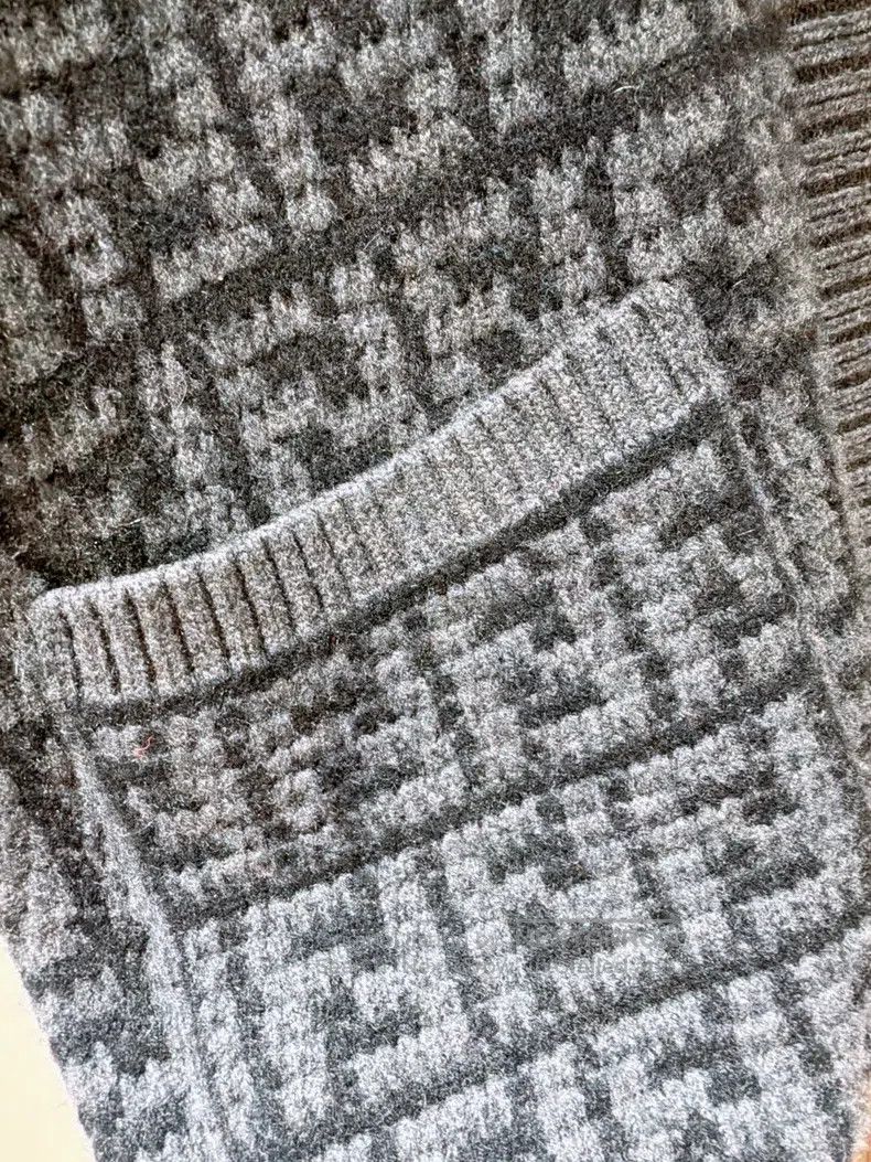 Fendi Fendi FF full logo cashmere knit cardigan + cashmere half Size XXS / US 00 / IT 34 - 5 Thumbnail
