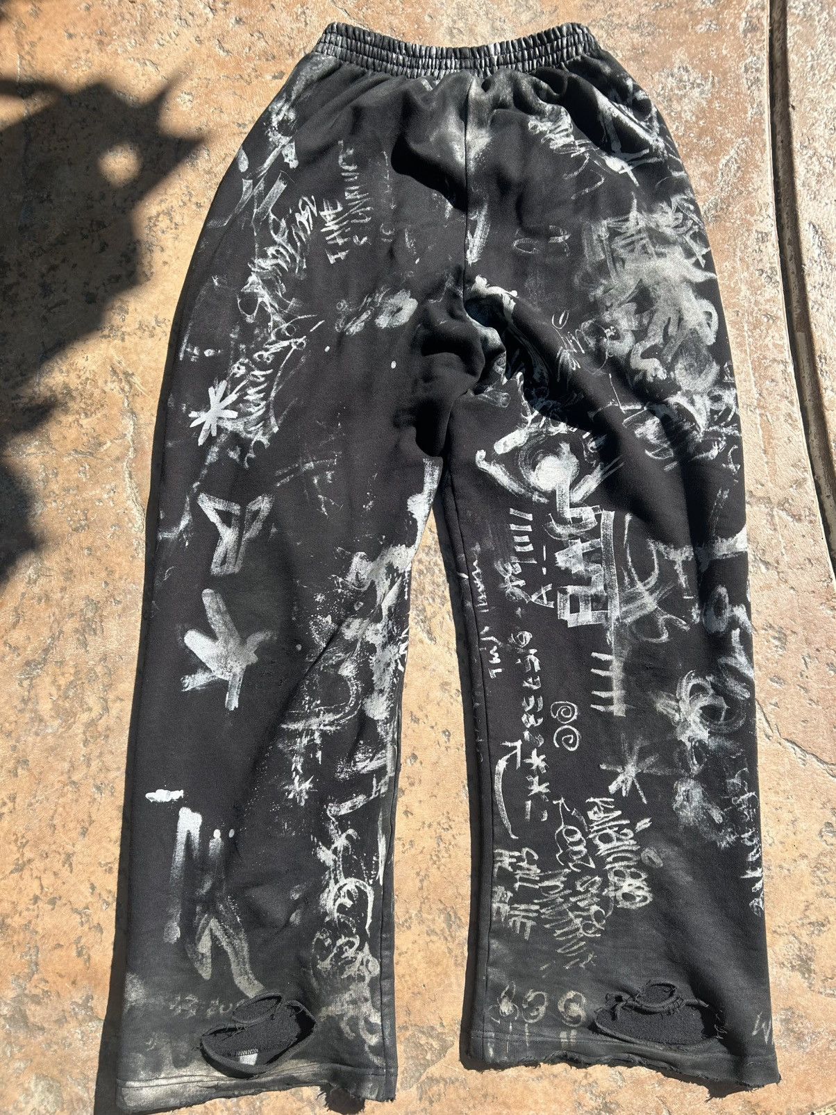 Balenciaga Balenciaga skater graffiti mud show sweapants Size US 30 / EU 46 - 3 Thumbnail