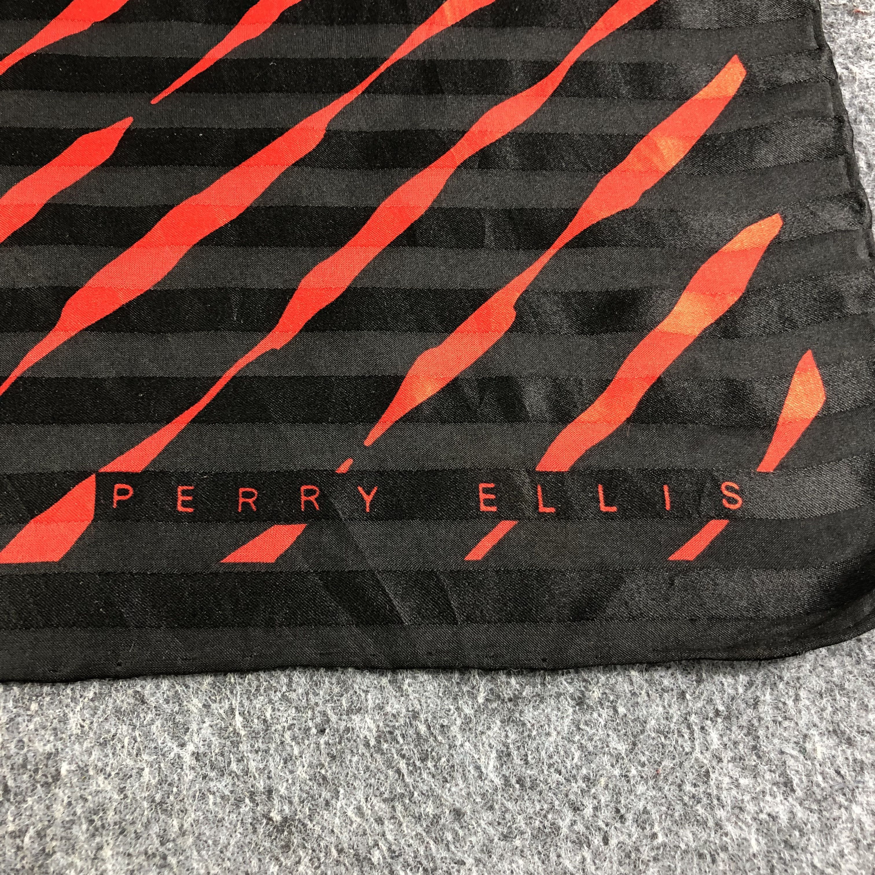 Japanese Brand Perry Ellis Luxury Silk Scarf M767 Size ONE SIZE - 3 Thumbnail