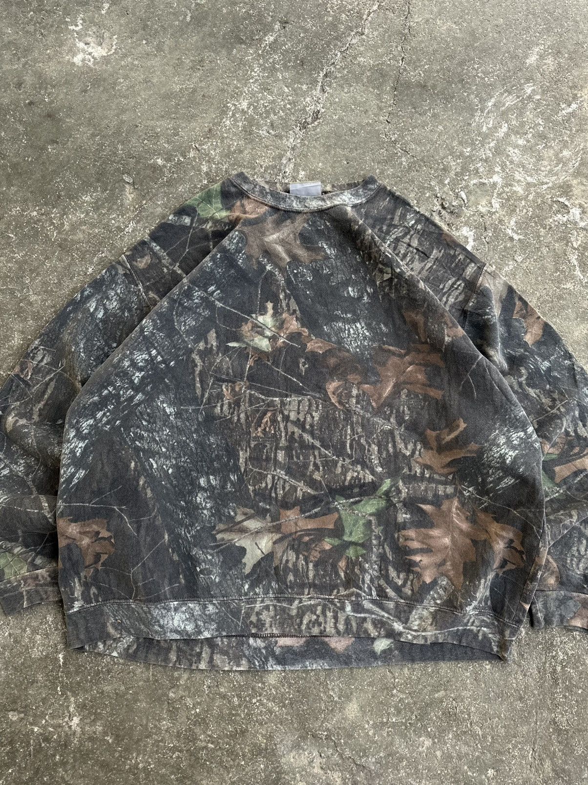 Realtree Crazy Vintage 00s Realtree Camo Crewneck Carhartt Style Size US XXL / EU 58 / 5 - 2 Thumbnail