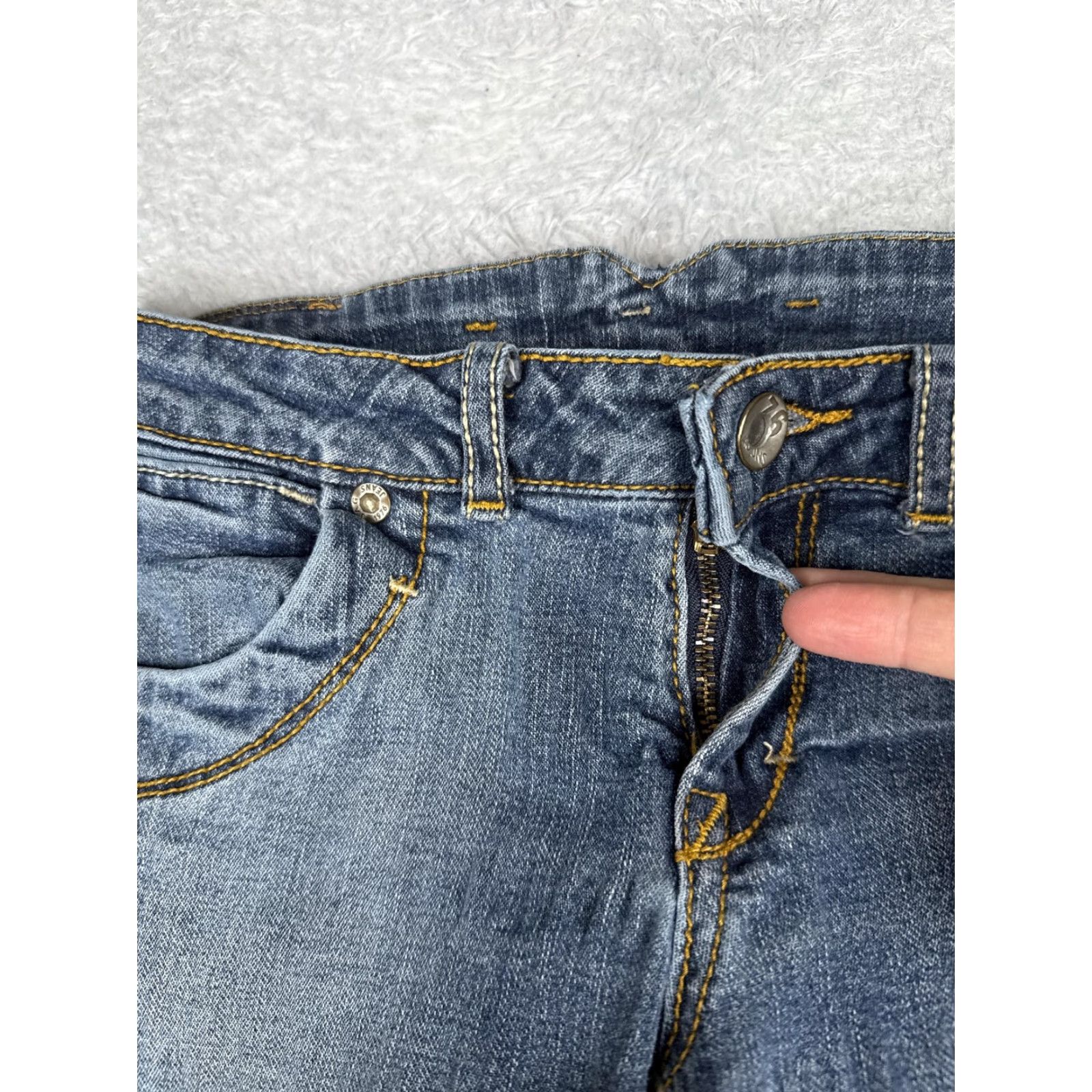 Denime JAGTHUG Jeans Bootcut Juniors 26 Blue Med Wash Low Rise Denim 26x30 Embroidered City Womens Juniors Jeans Bag Size 26" / US 2 / IT 38 - 5 Thumbnail
