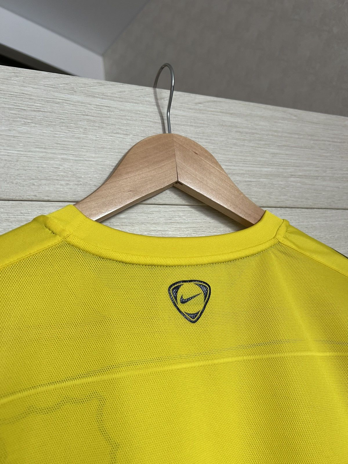 Nike Nike Barcelona original away kit for the 2008/2009 season Size US M / EU 48-50 / 2 - 11 Thumbnail