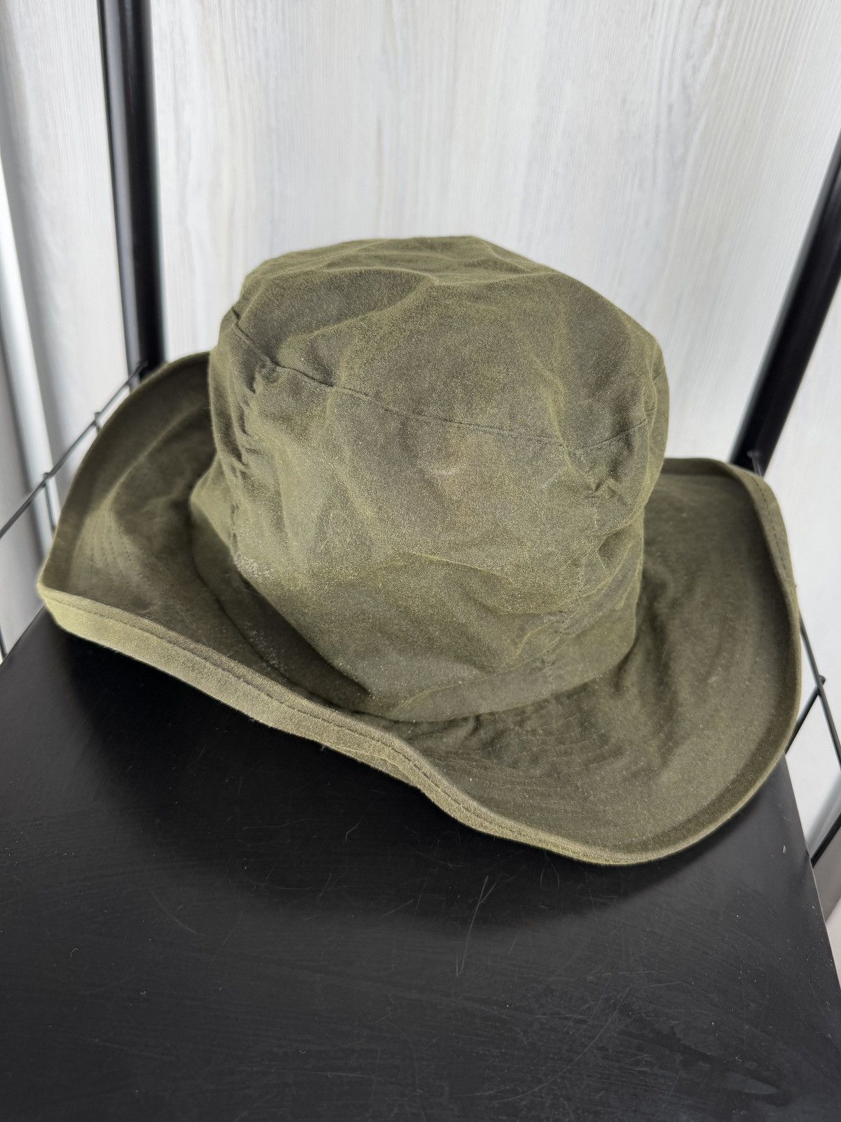 Barbour waxed cotton khaki green bucket hat size M