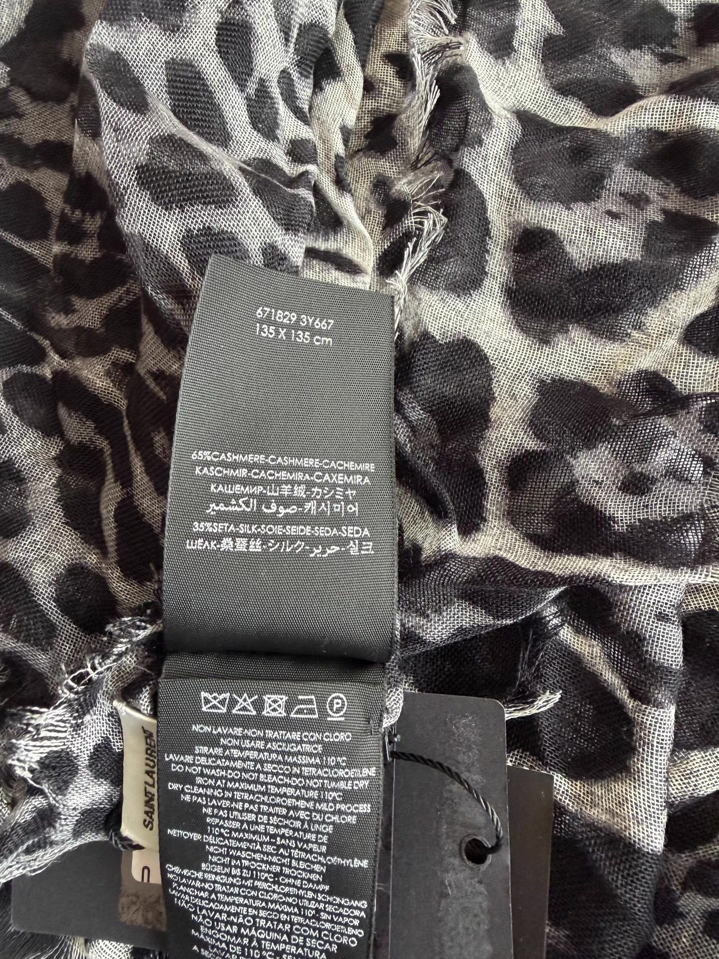 Saint Laurent Paris Saint Laurent leopard print shawl Ｑ23 Size US M / EU 48-50 / 2 - 6 Thumbnail