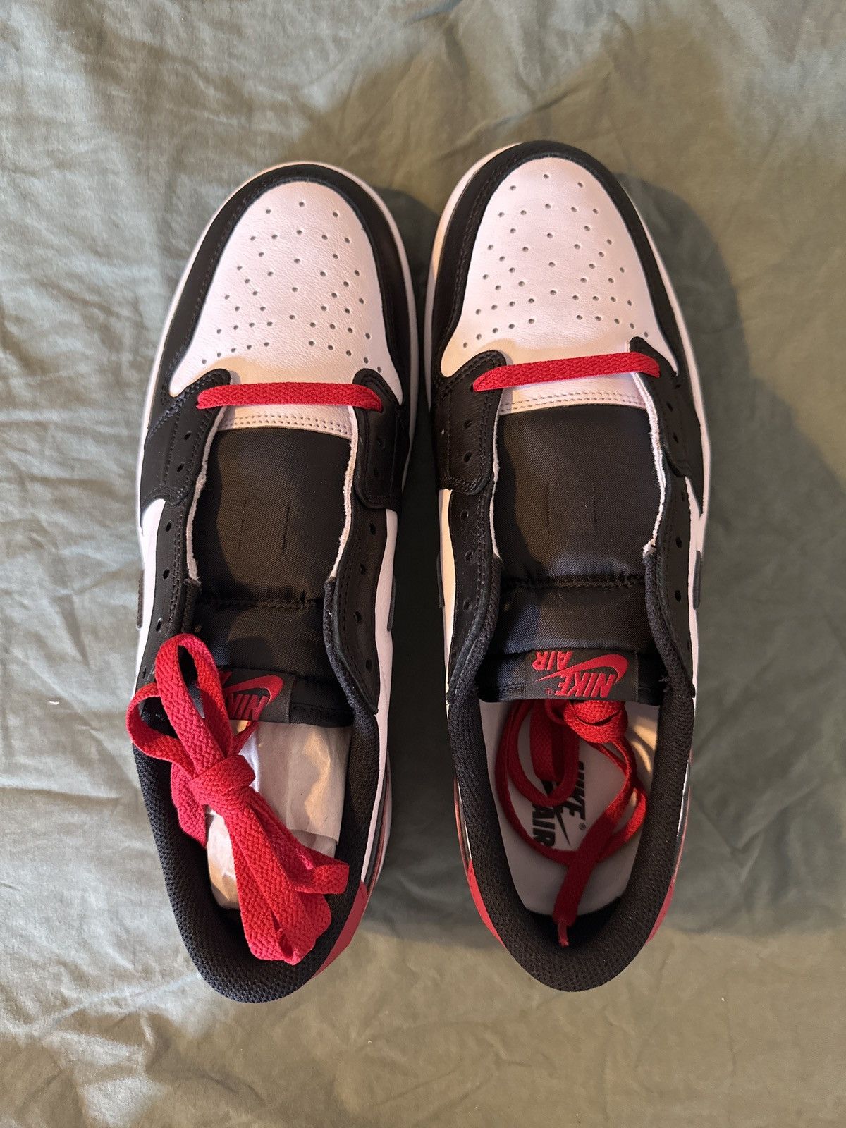 Jordan Brand Jordan 1 Retro Low OG Black Toe (Size 11.5 M) Size US 11.5 / EU 44-45 - 4 Thumbnail