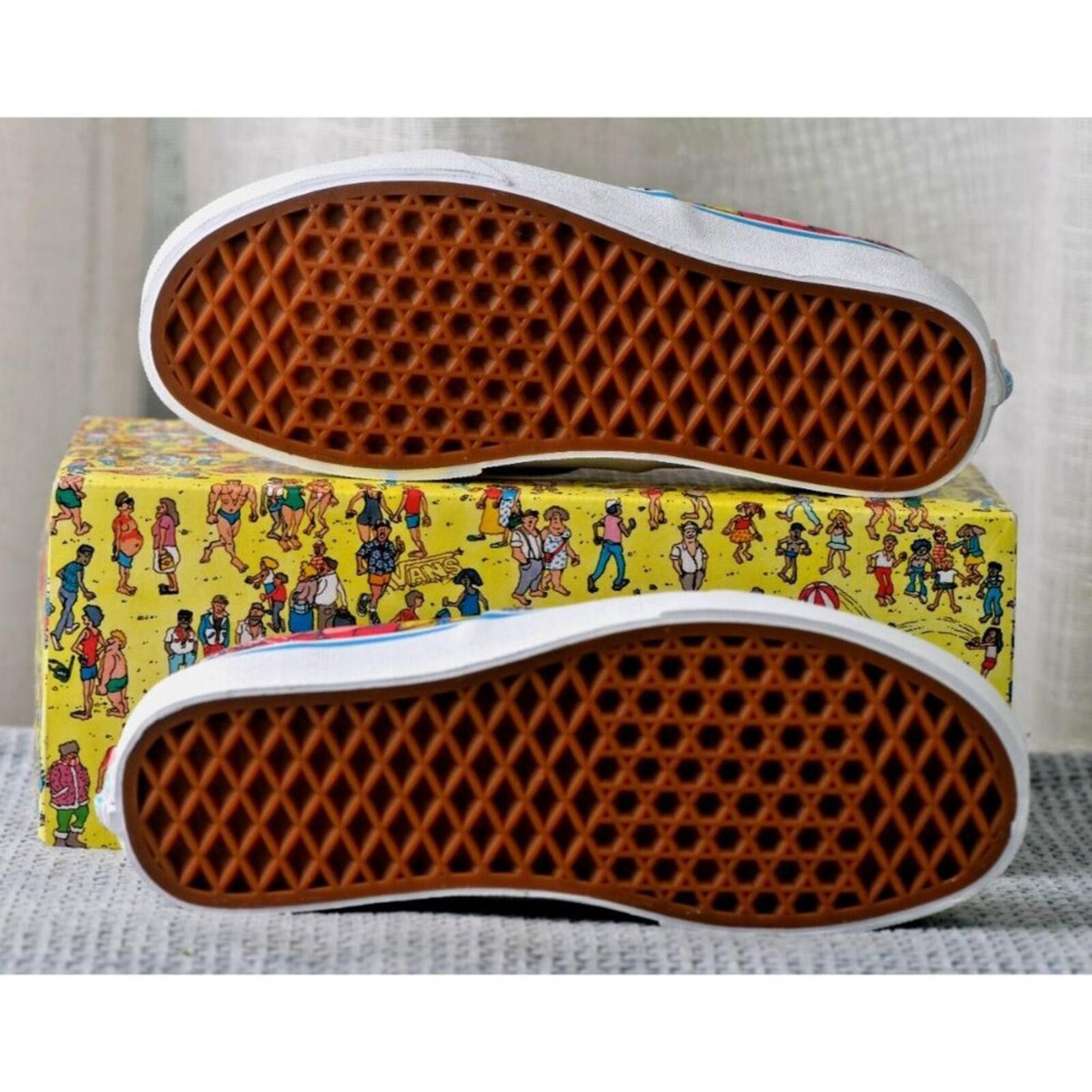 Vans Vans Authentic Where's Waldo? | VN0A348A3RZ Size US 5 / EU 37 - 10 Thumbnail