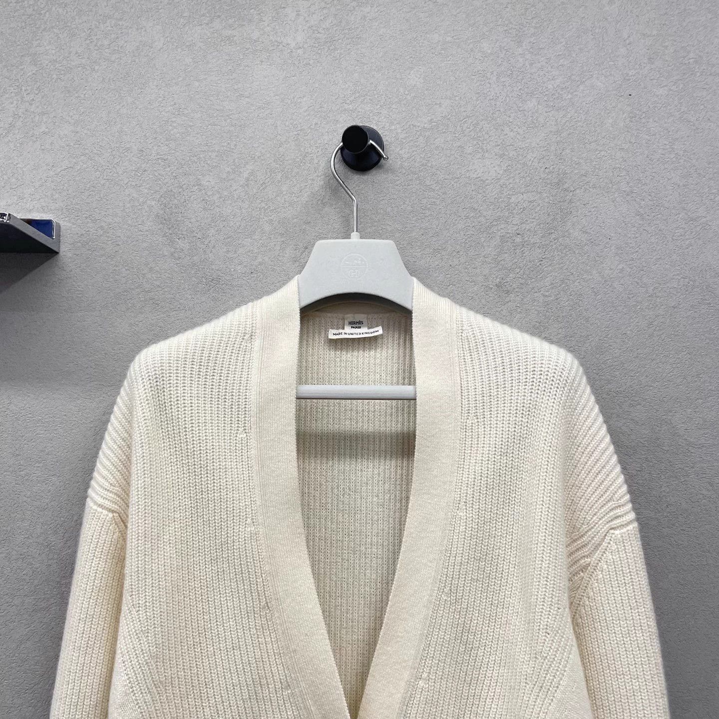 Hermes Hermes Cream Cashmere Cardigan 36 Size XS / US 0-2 / IT 36-38 - 4 Thumbnail