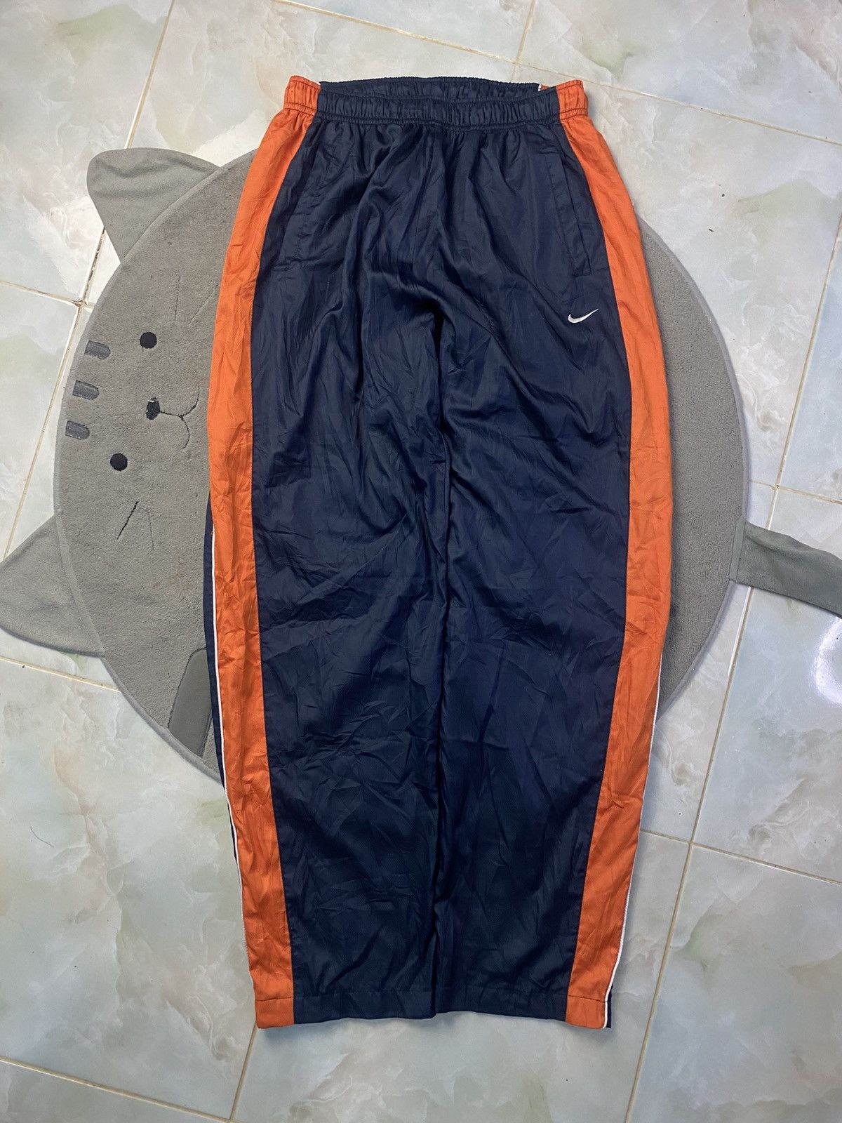 Carhartt Wip × Nike VINTAGE NIKE 90S BAGGY NYLON WIDE LEG SWOOSH TRACK PANTS Y2K Size US 26 / EU 42 - 1 Thumbnail