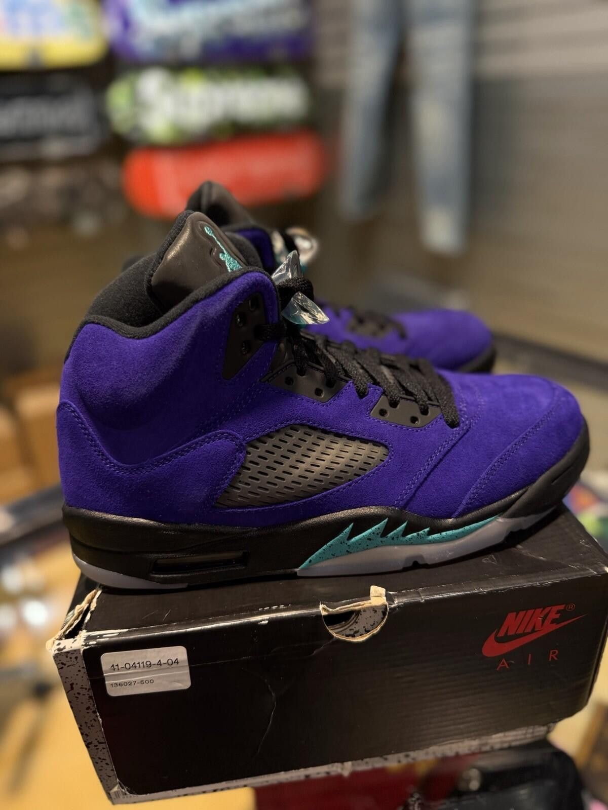 Jordan Brand Jordan 5 Retro Alternate Grape 2020 Size 10 Pre-Owned Purple Size US 10 / EU 43 - 1 Thumbnail