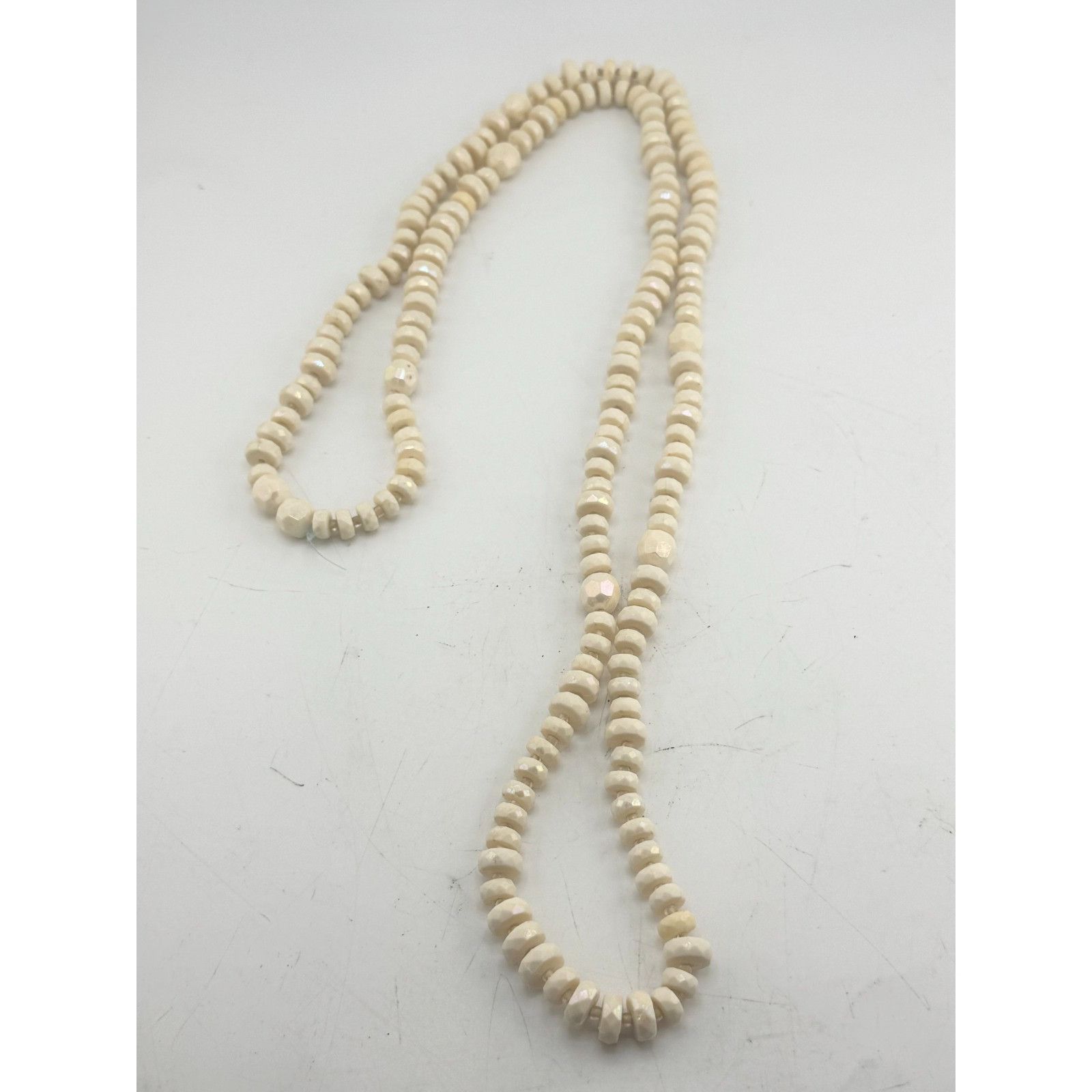 Vintage Vintage white plastic beaded necklace Size ONE SIZE - 4 Thumbnail