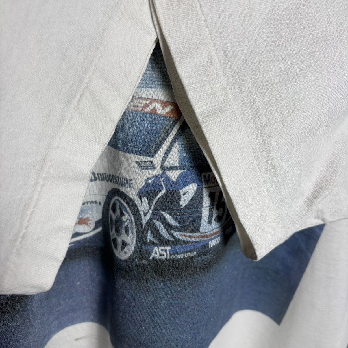 Vintage Vintage 90s Mobile Racing Car Holden Graphic Distressed Tee Size US L / EU 52-54 / 3 - 5 Thumbnail