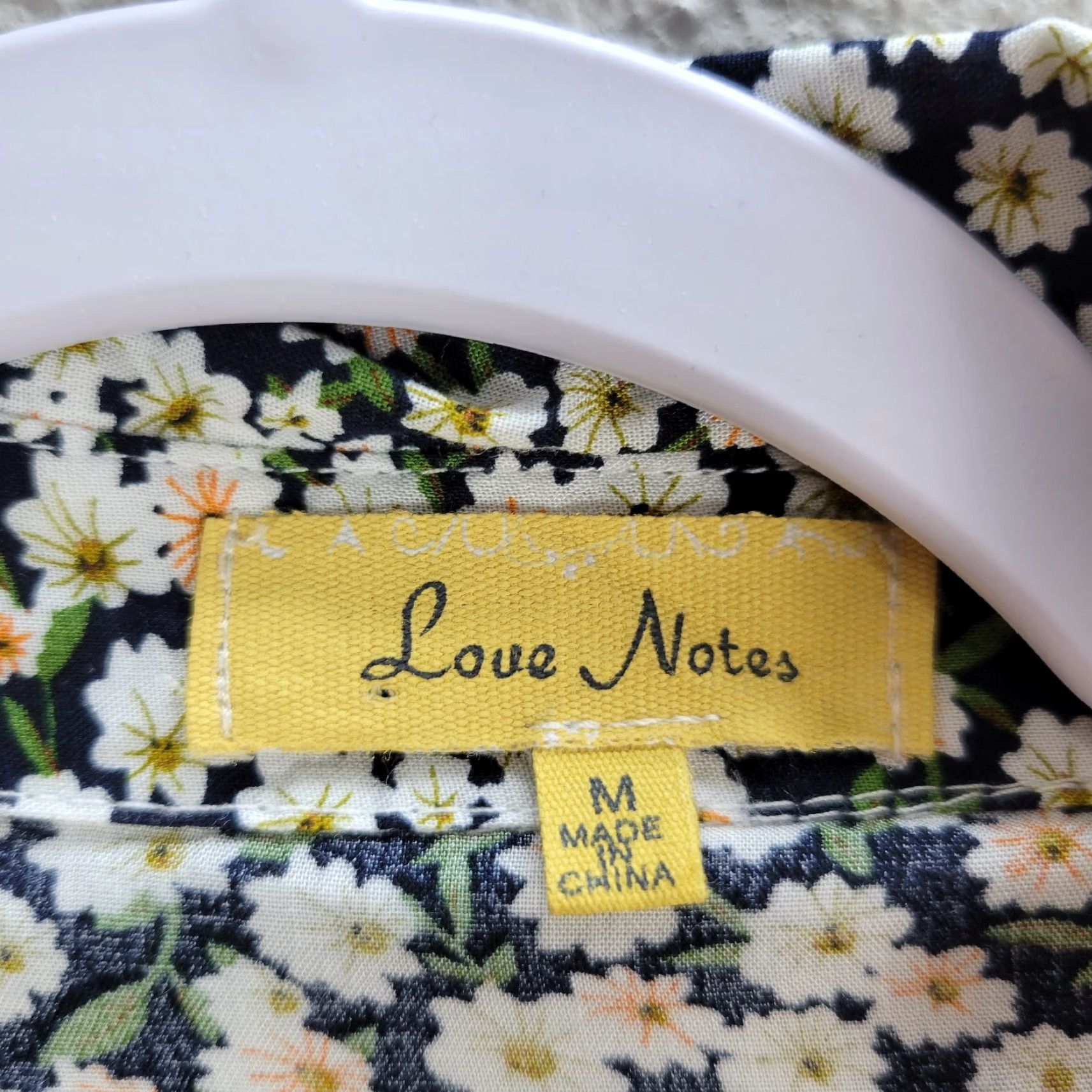 Vintage Love Notes Blue White Microfloral Shirt Blouse Top Front Knot Lightweight M Women’s Long Sleeve Collared Button 100% Rayon Size M / US 6-8 / IT 42-44 - 3 Thumbnail