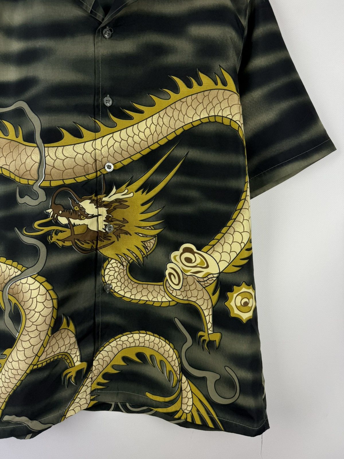 Japanese Brand Vintage Dragon Overprinted S/S Crazy Button Up Shirt Size US S / EU 44-46 / 1 - 6 Thumbnail