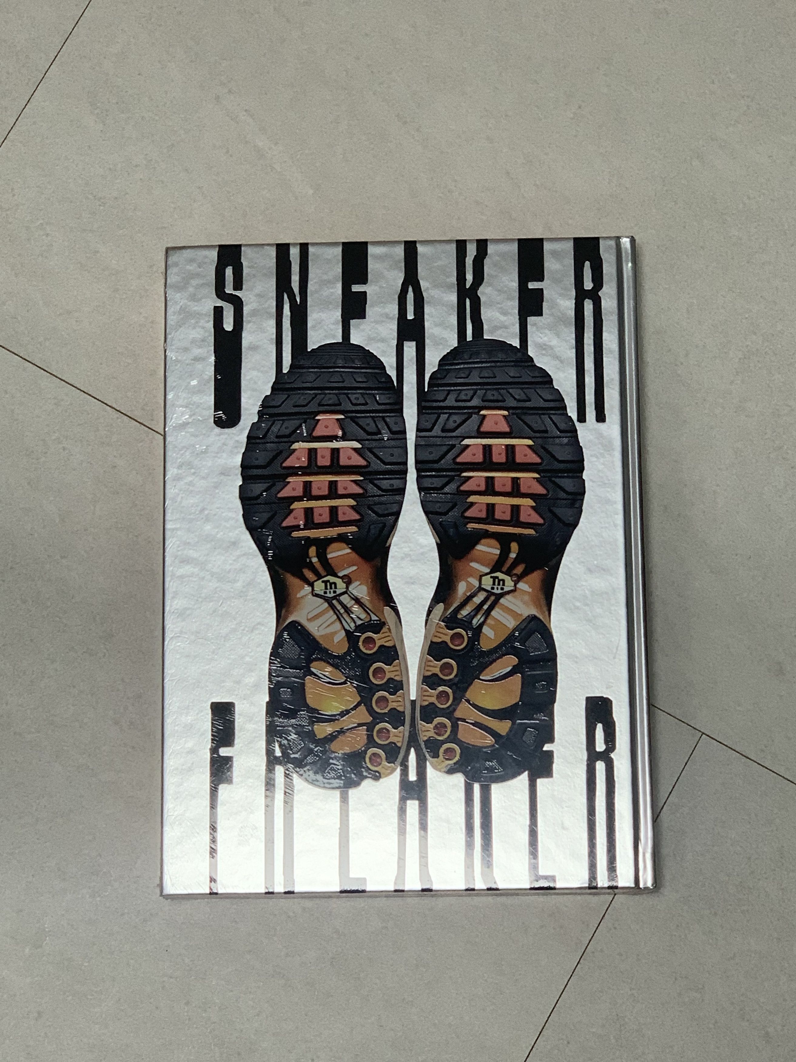 Other 'Stay Tuned’ Book Foot Locker X Sneaker Freaker Size ONE SIZE - 9 Thumbnail