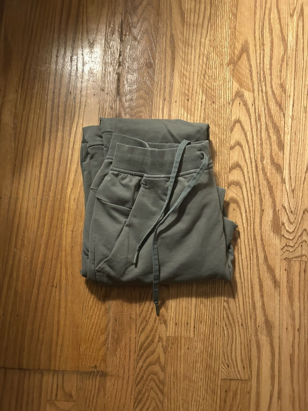 Lululemon Lululemon Men’s City Sweat Joggers in Green Sage Size US 34 / EU 50 - 1 Thumbnail
