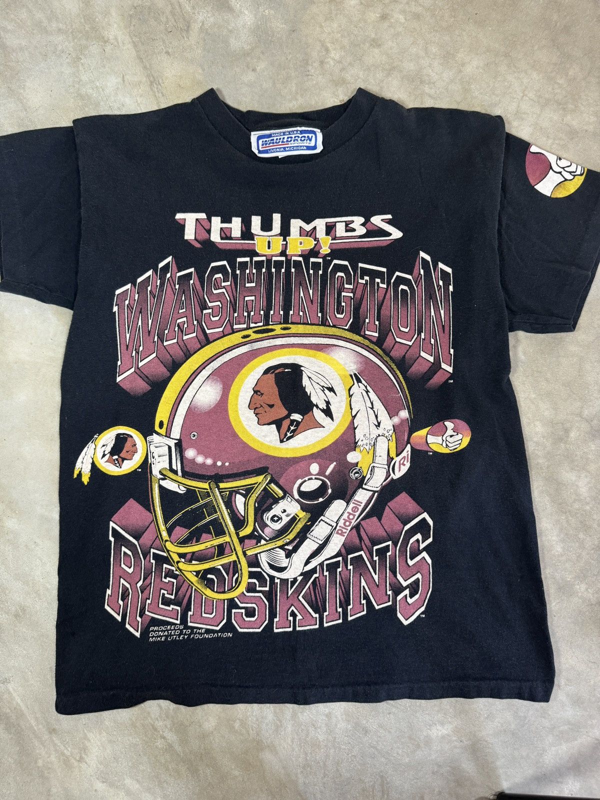 Image of Nfl Washington Redskins Thumbs Up - Wauldron in Black, Men's (Size Small)