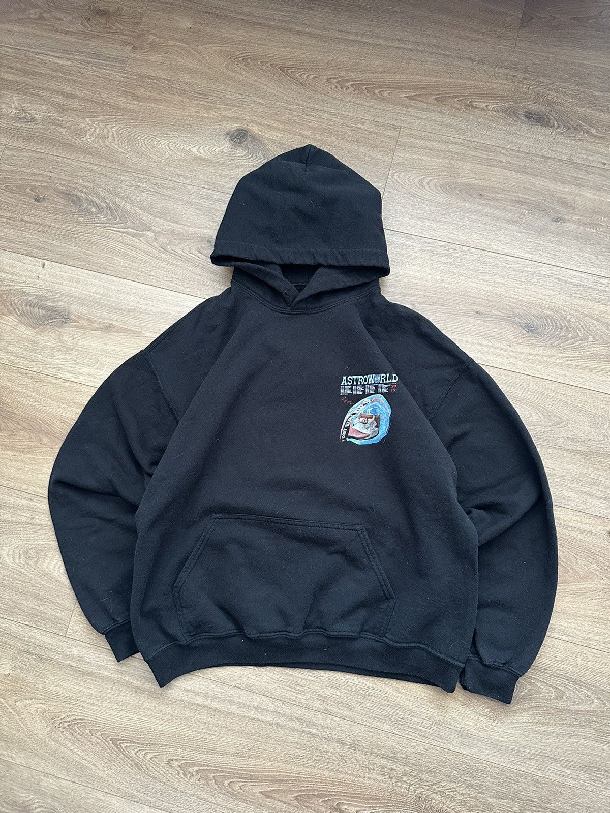 Travis Scott 🔥VINTAGE ASTROWORLD I DONT WANNA WAKE UP 2019 TOUR HOODIE🔥 Size US M / EU 48-50 / 2 - 4 Thumbnail
