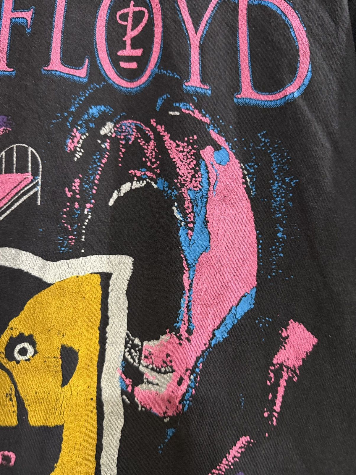 Band Tees Rare Vintage 90s Pink Floyd The Division Bell Tour Faded Tee Size US XL / EU 56 / 4 - 5 Thumbnail