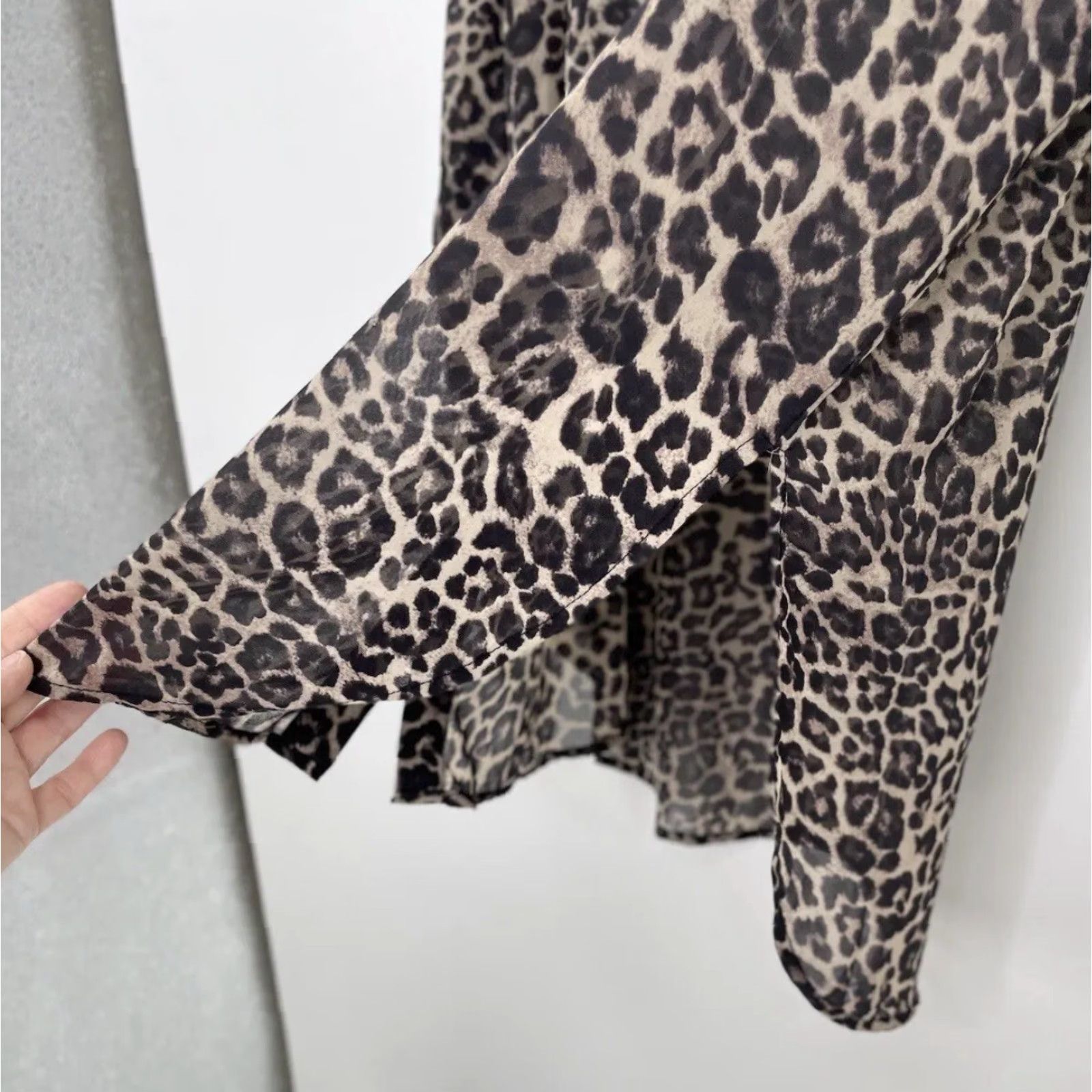Vintage Lovestitch Cheetah Print Button Up Shirt Women Small Chiffon Sheer Collared Long Sleeve Beige Size S / US 4 / IT 40 - 6 Thumbnail