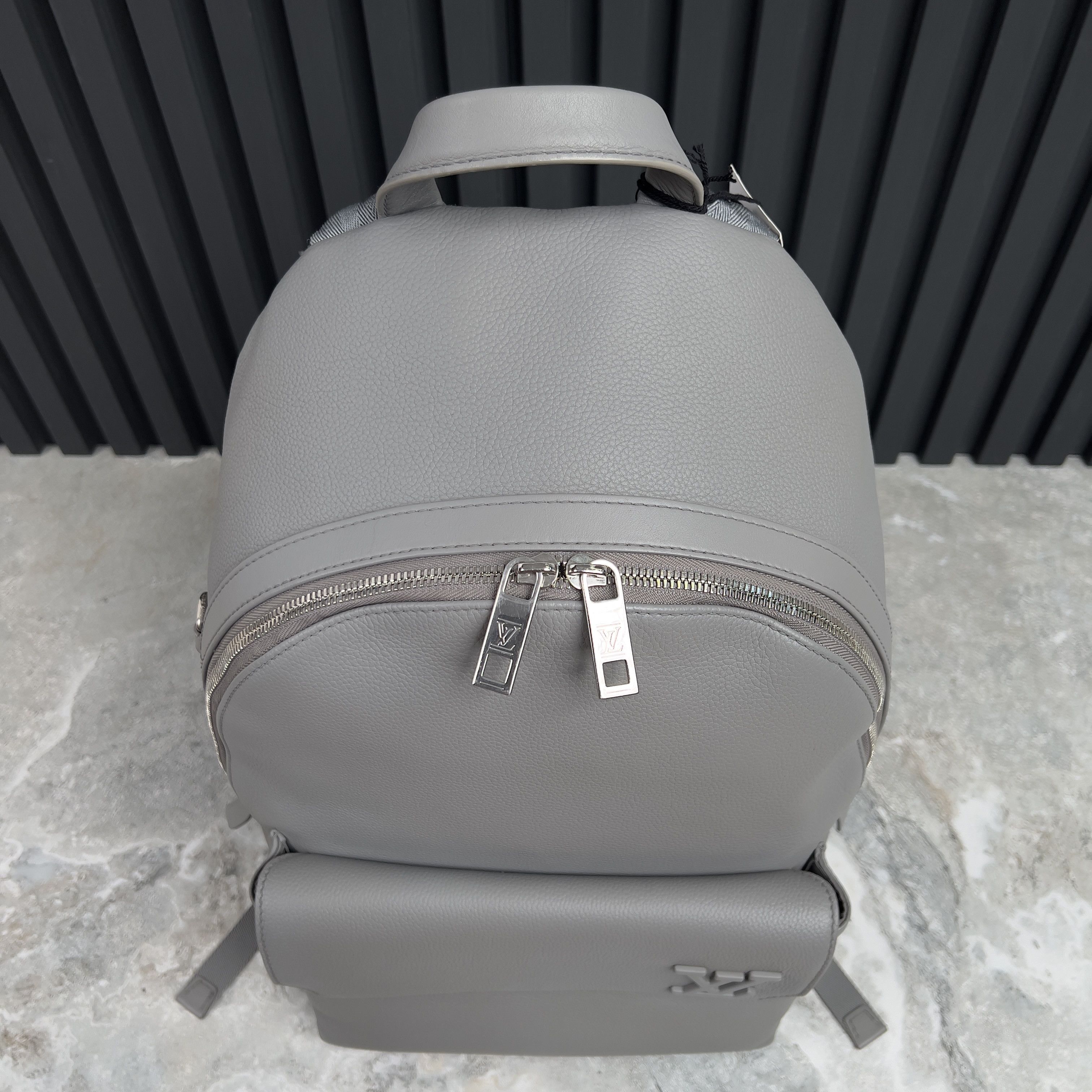 Louis Vuitton Louis Vuitton Aerogram Takeoff Backpack Grain Gray Leather Size ONE SIZE - 5 Thumbnail