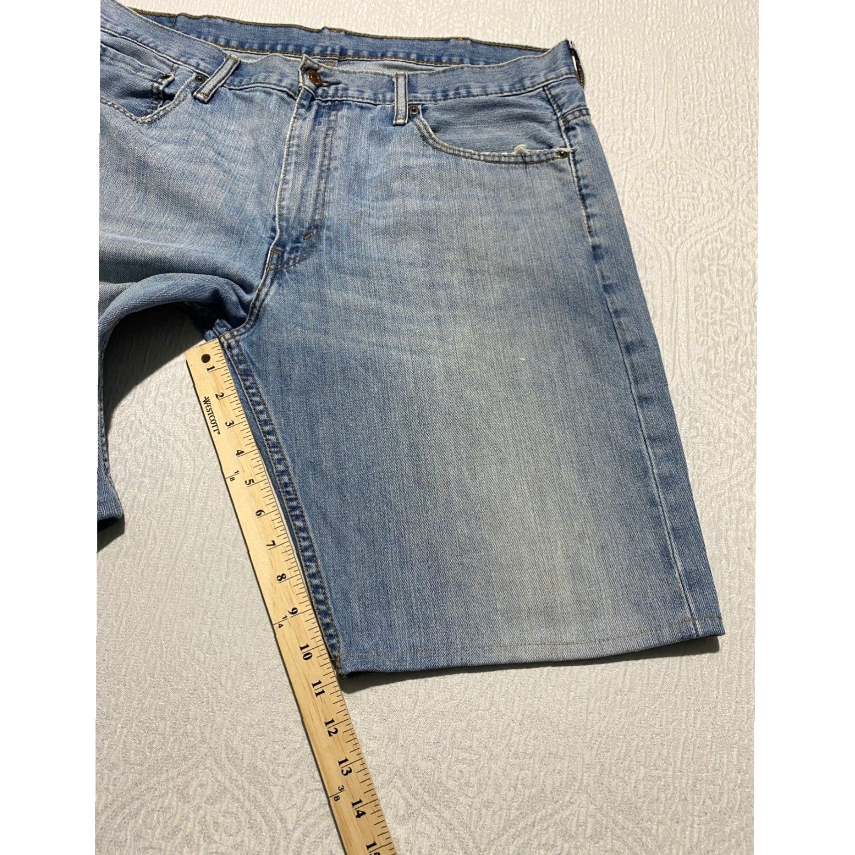 Levi's Levi's 569 Denim Shorts Men 38x11 Blue Hemmed Bermuda Casual Pockets 5-Pocket Design Light Wash Regular Fit Adult Mens Jeans Shorts Daywear Size US 38 / EU 54 - 7 Thumbnail