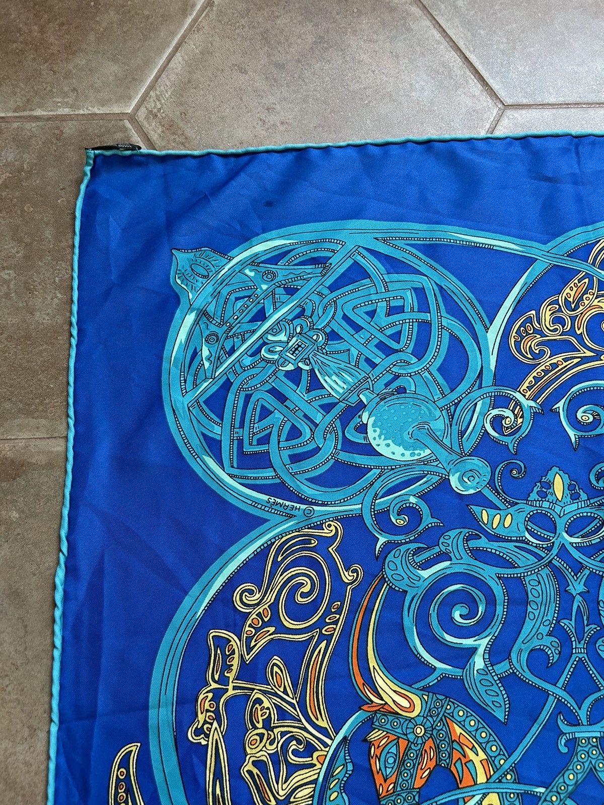 Hermes VINTAGE AUTHENTIC 100% SILK LA CHARMANTE AUX ANIMAUX SCARF Size ONE SIZE - 8 Thumbnail