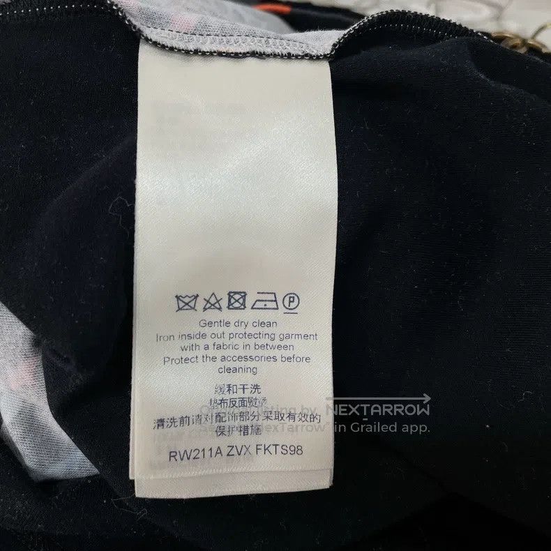 Louis Vuitton Louis Vuitton Full logo T-shirt Size M / US 6-8 / IT 42-44 - 6 Thumbnail