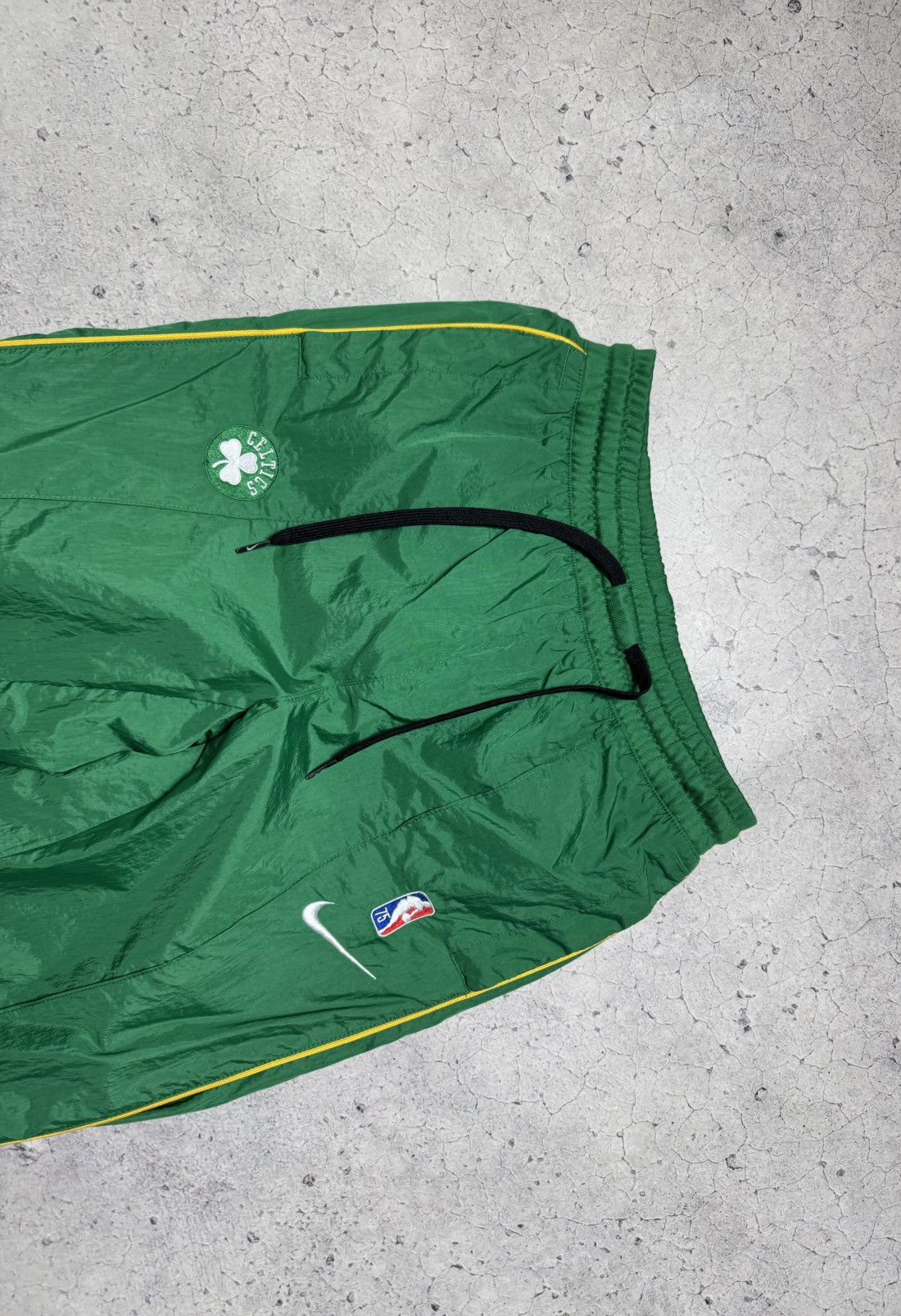 Nike Nike NBA Celtics Nylon Baggy Track Pants Size S Size US 30 / EU 46 - 3 Thumbnail