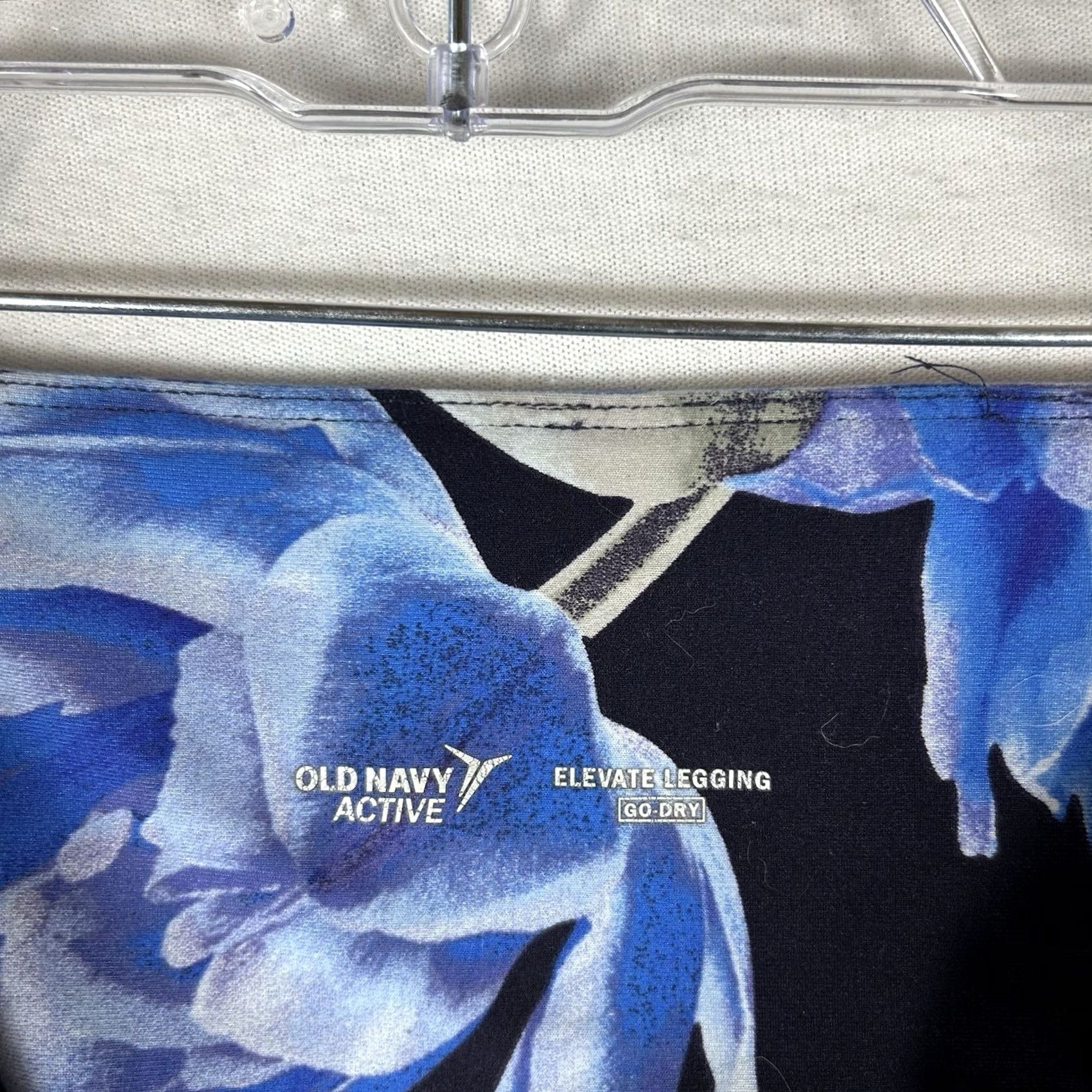 Old Navy Old Navy Active Elevate Legging Womens Medium Blue Floral Go Dry Activewear Gym Size 32" / US 10 / IT 46 - 4 Thumbnail