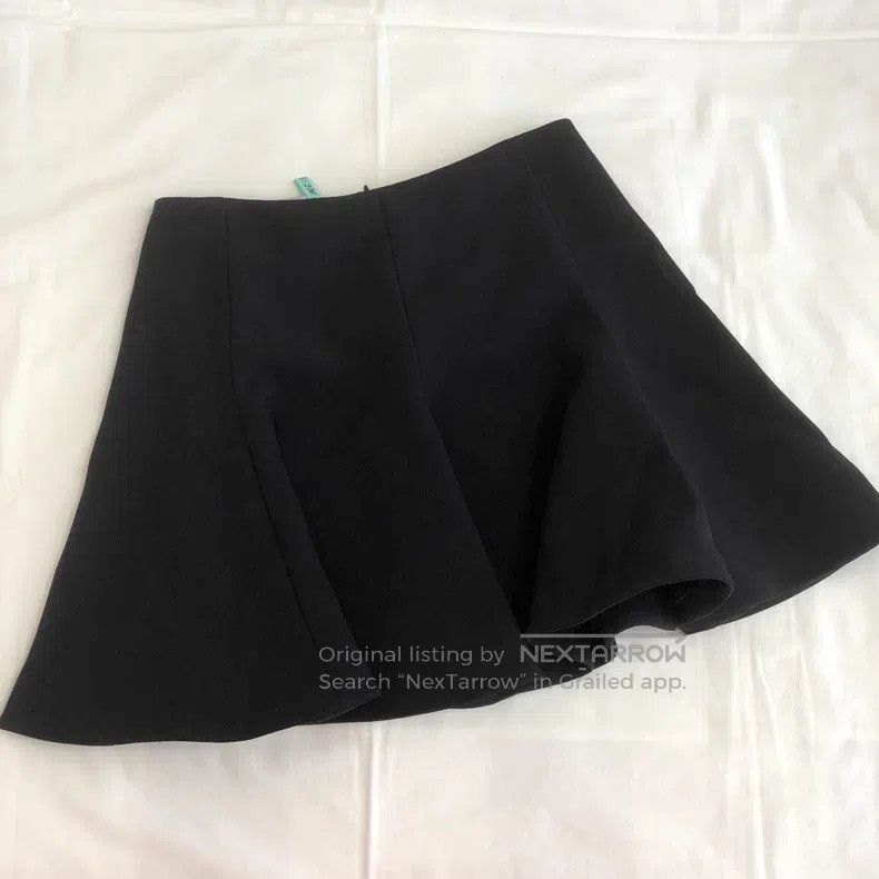 Valentino Valentino Skirt Size M / US 6-8 / IT 42-44 - 1 Thumbnail