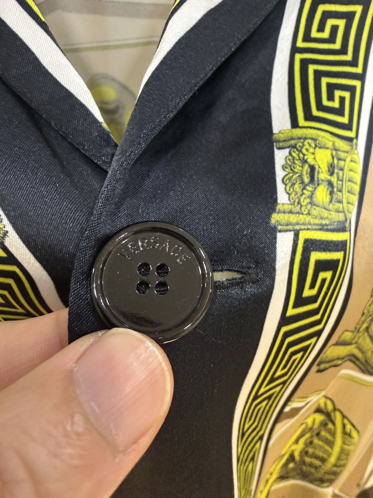 Versace Le Maschere print Shirt size46 Size US S / EU 44-46 / 1 - 9 Thumbnail