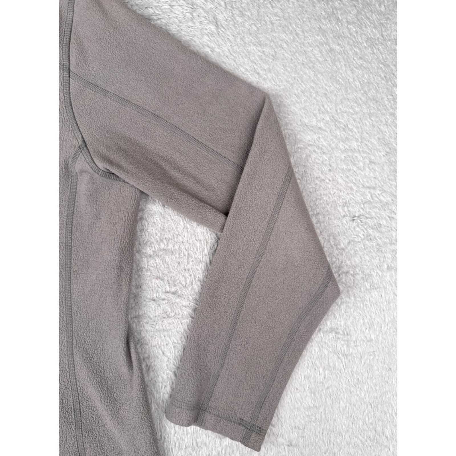 Patagonia Patagonia Jacket Womens Large Gray 1/4 Zip Fleece Polyester Long Sleeve $ Size L / US 10 / IT 46 - 2 Thumbnail