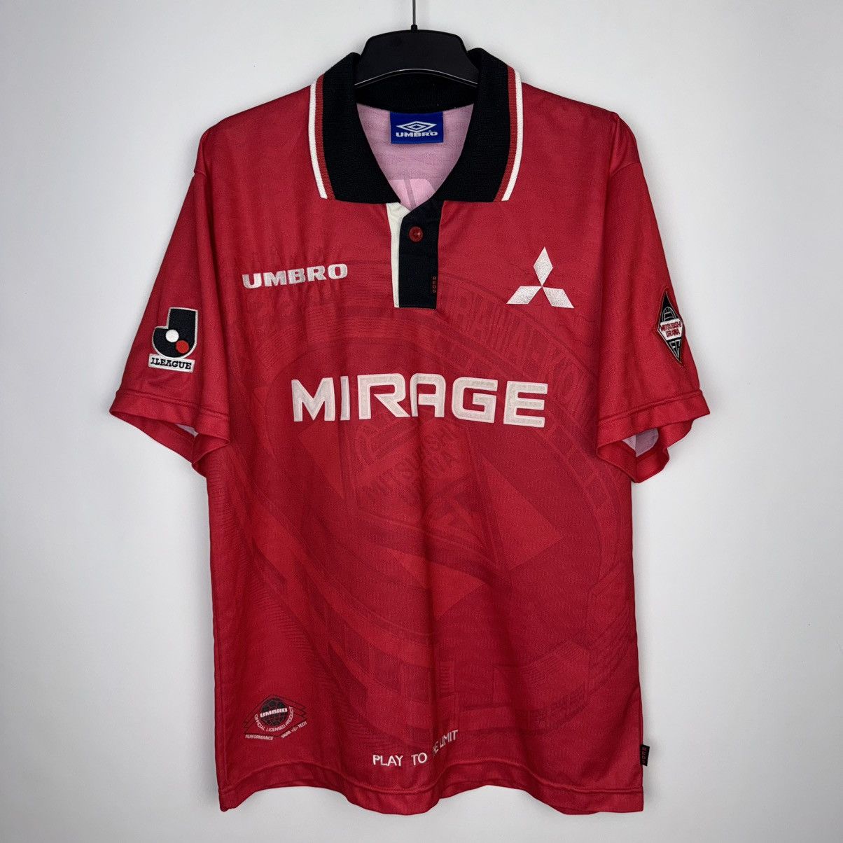 Umbro URAWA RED DIAMONDS 1996/98 HOME FOOTBALL SHIRT SOCCER JERSEY Size US M / EU 48-50 / 2 - 1 Thumbnail