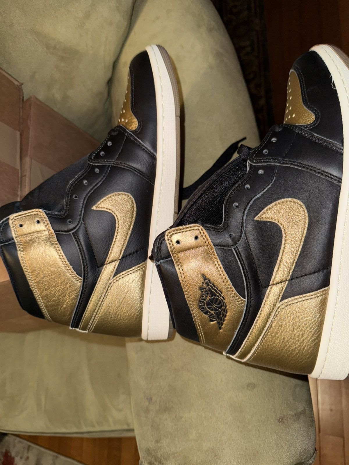 Nike Nike Air Jordan 1 Retro OG High Black/Metallic Gold Sail NEW Size US 9.5 / EU 42-43 - 11 Thumbnail