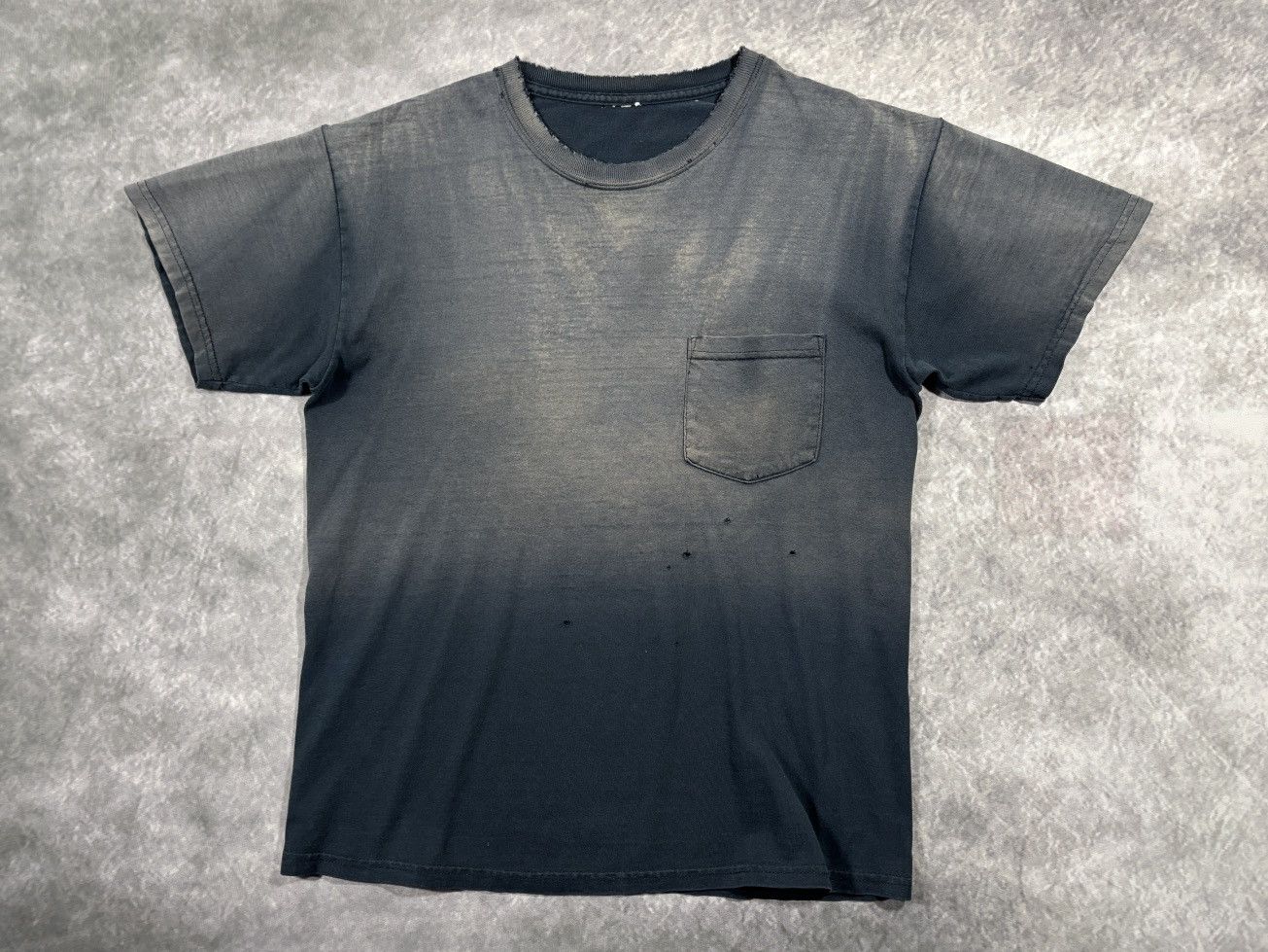Vintage Thrashed Vintage Blank Tee Faded Distressed Bleach Sun 1990s Size US M / EU 48-50 / 2 - 15 Thumbnail