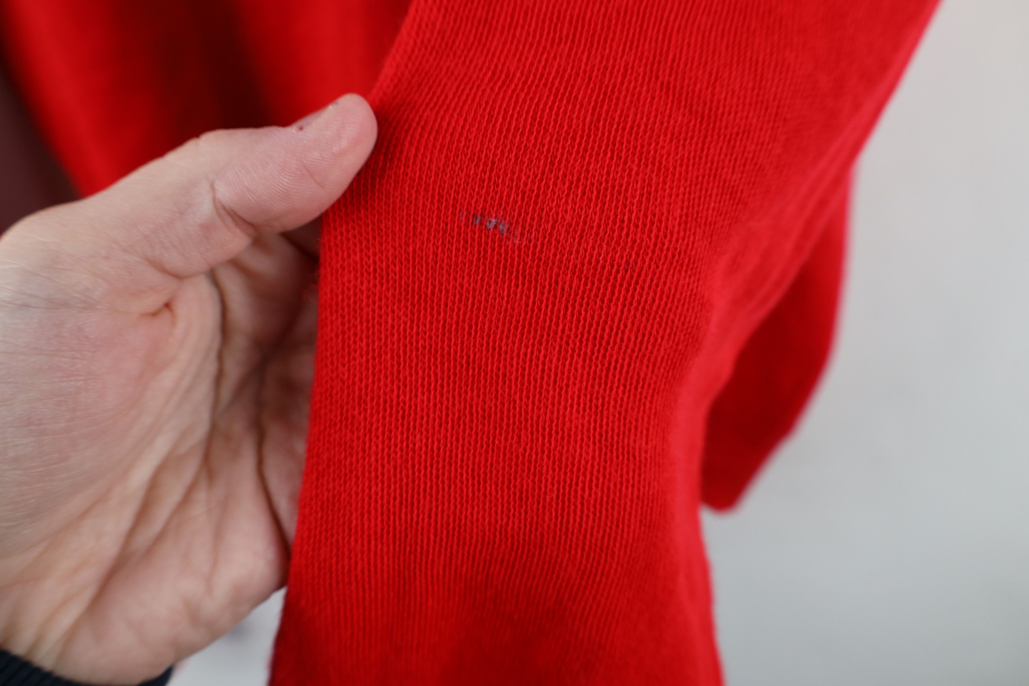 Vintage Vintage 70s Streetwear Soft Knit V-Neck Sweater Red USA Size US S / EU 44-46 / 1 - 7 Thumbnail